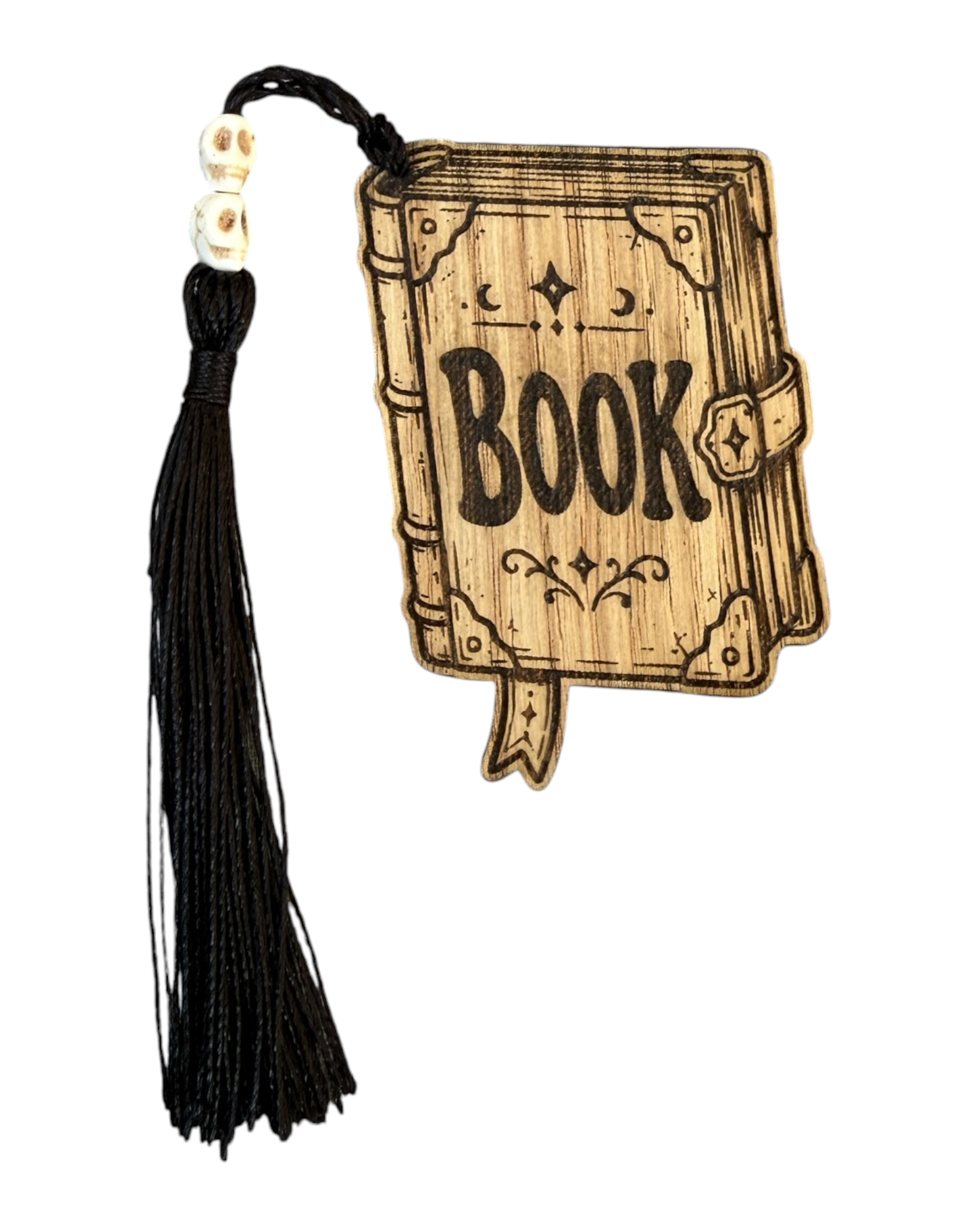Marque-page BOOK OF SPELLS en contreplaqué chêne découpé et gravé comme un livre de sorts, terminé à la main avec cordon et pompon noir.