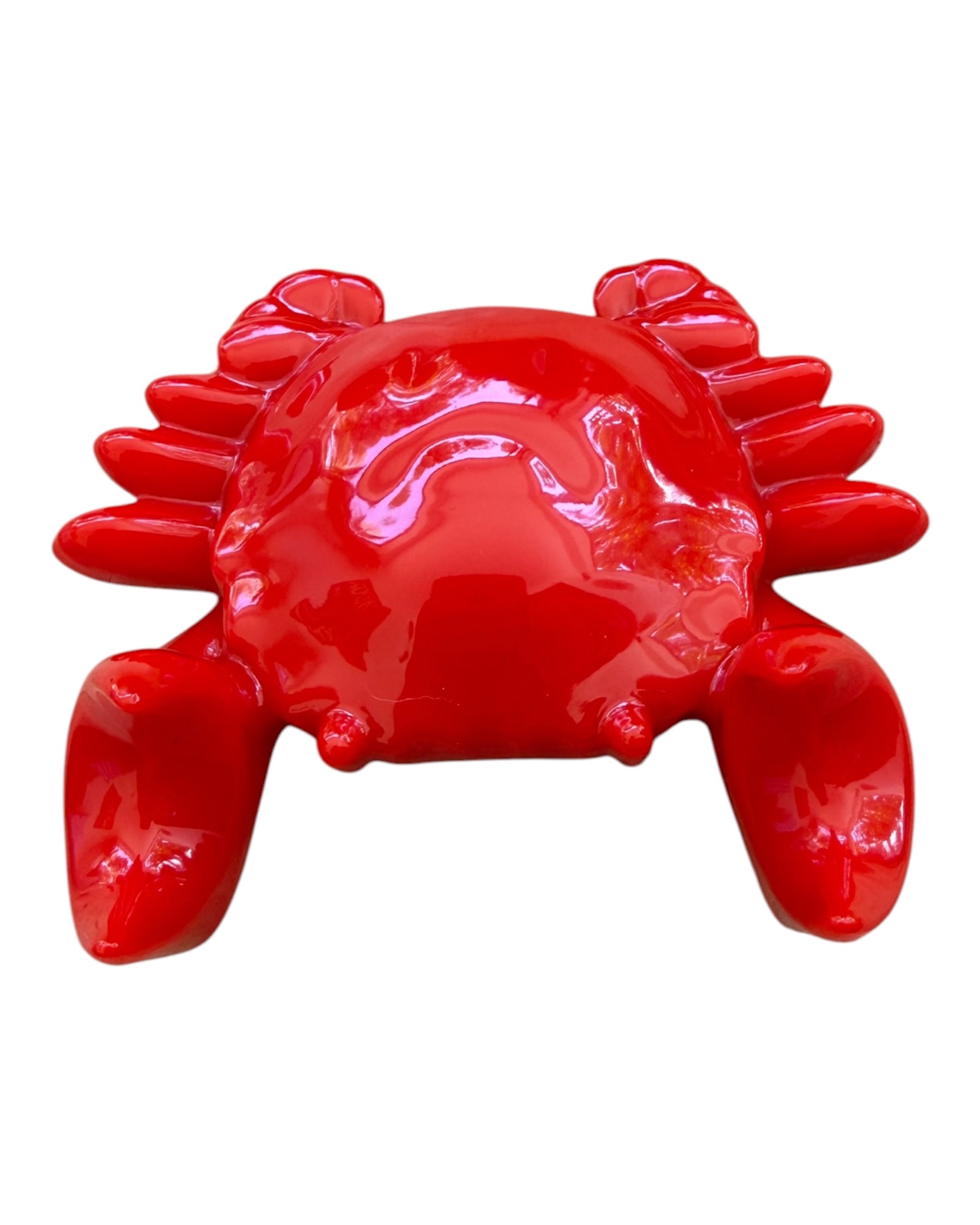 Eddy le crabe en résine époxy rouge servant de support téléphone sur un bureau, création artisanale décorative faite main.