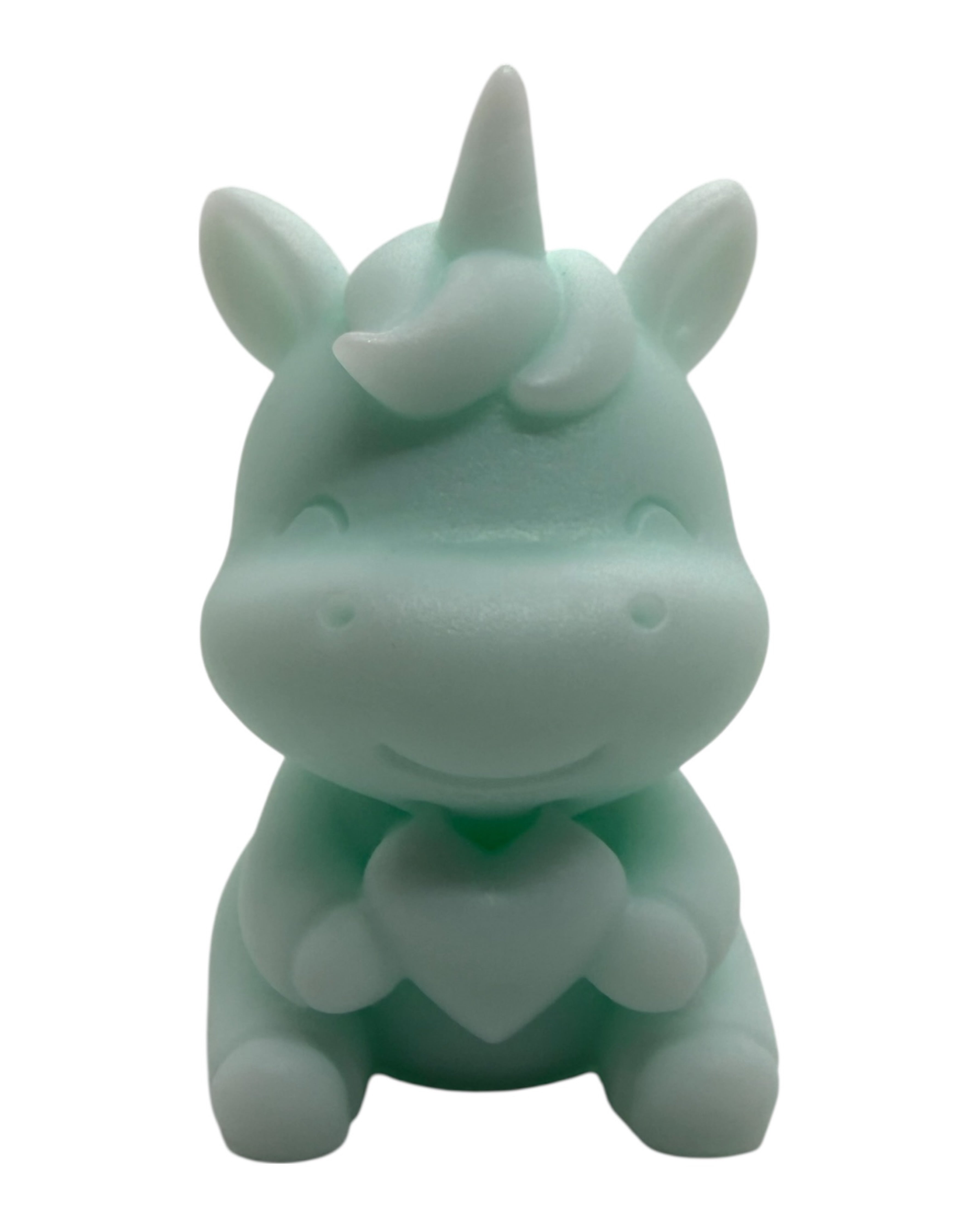 Choukette figurine decorative en resine epoxy aux tons pastel, petite creature magique posee sur une coiffeuse.