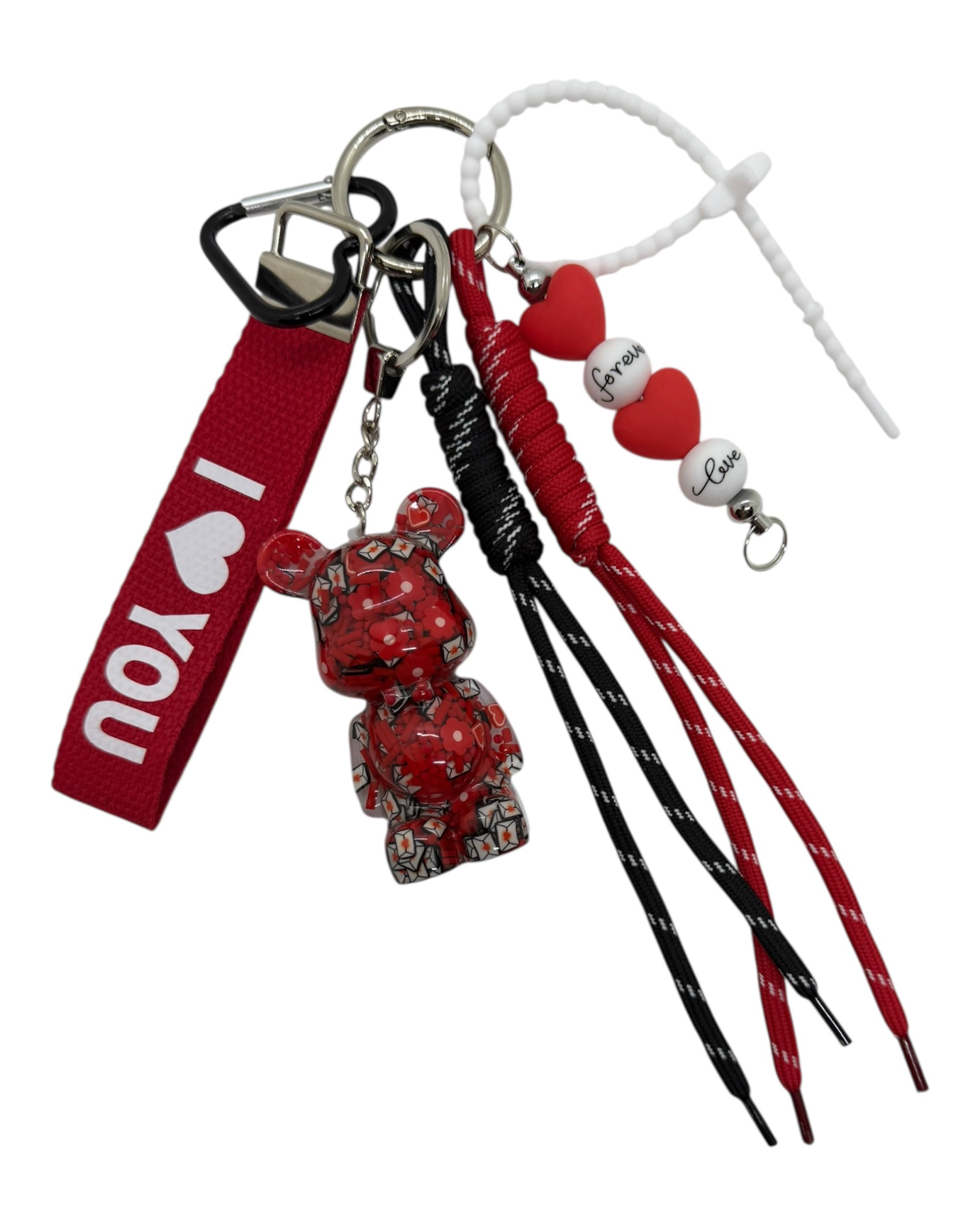 Grigri Teddy’z Only Us en résine époxy, porte-bonheur artisanal fait main, création unique au message intime et symbolique.