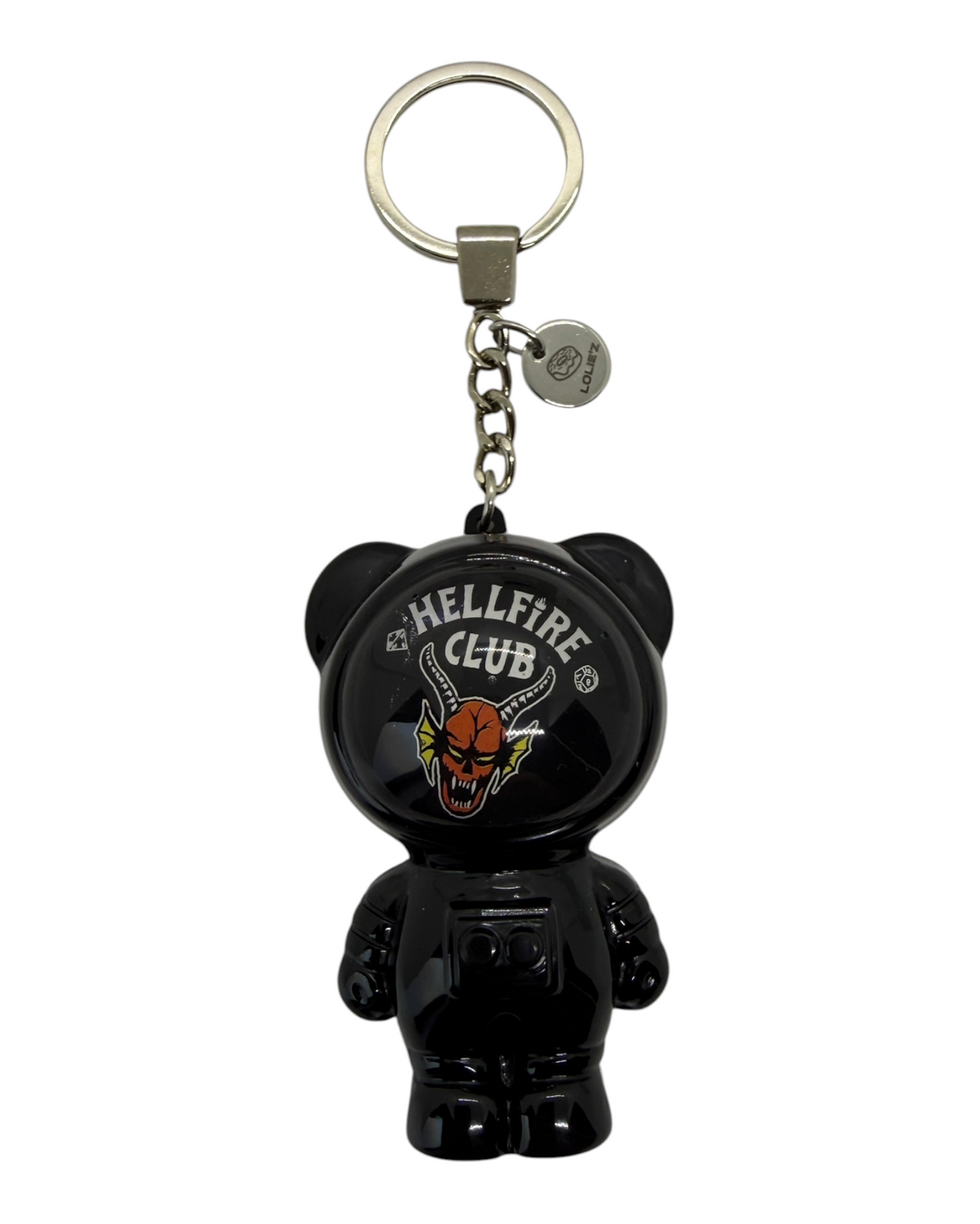 Porte-clés Izzy Dusty de Lolie’z, ours astronaute noir fabriqué à la main en résine époxy avec médaille logo gravée.