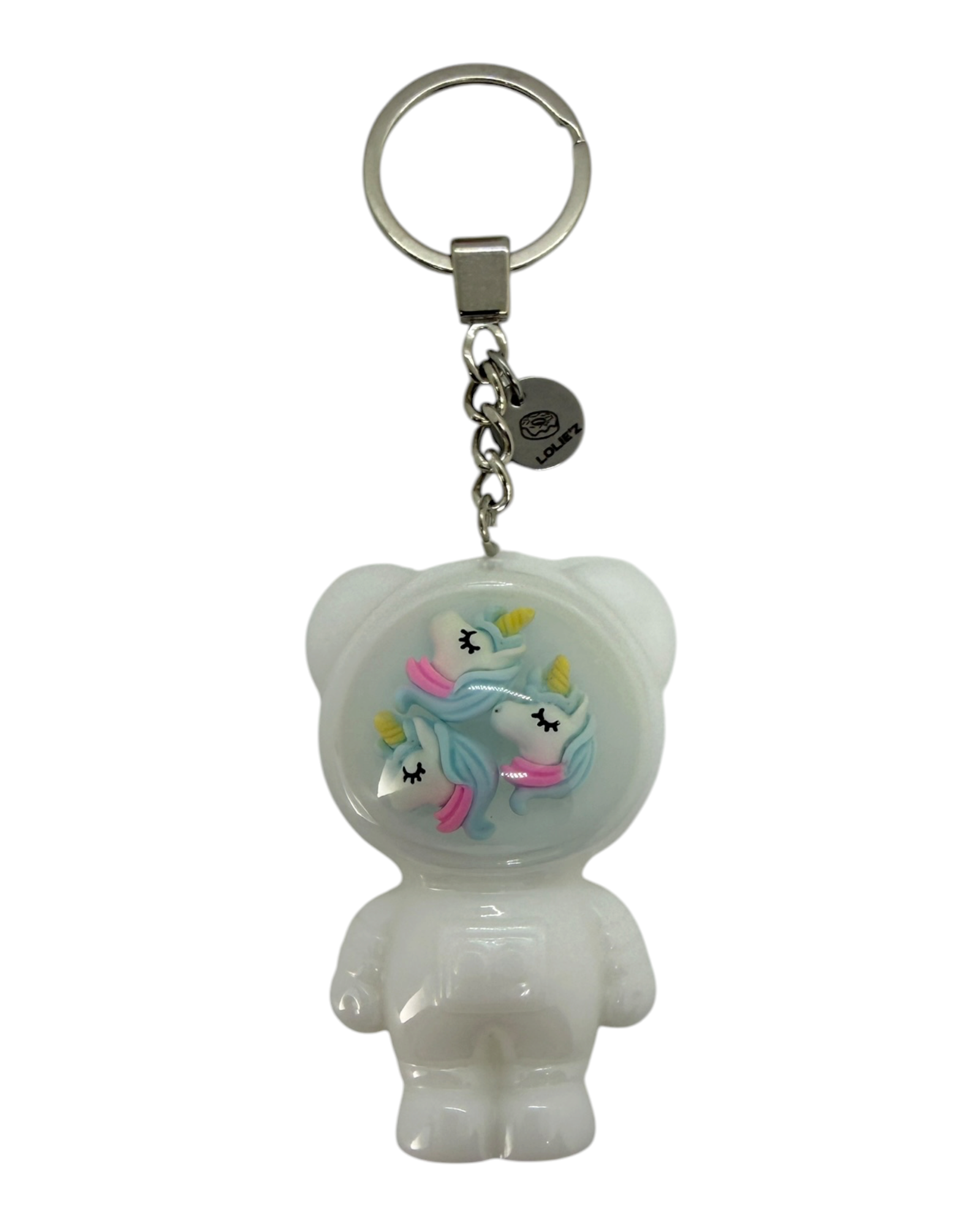 Porte-clés Izzy Cloudy Dream de Lolie’z, ours astronaute blanc décoré de licornes pastel avec médaille logo gravée.