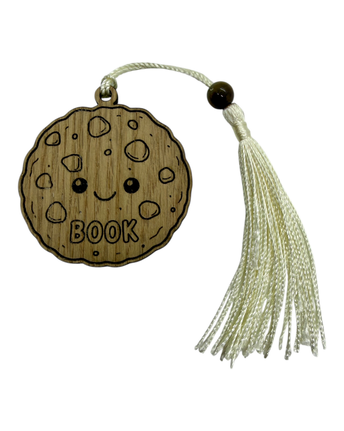 Marque-page Little Cookie en bois découpé et gravé au laser, avec cordon, perle et pompon, fabriqué à l’atelier Lolie’z.
