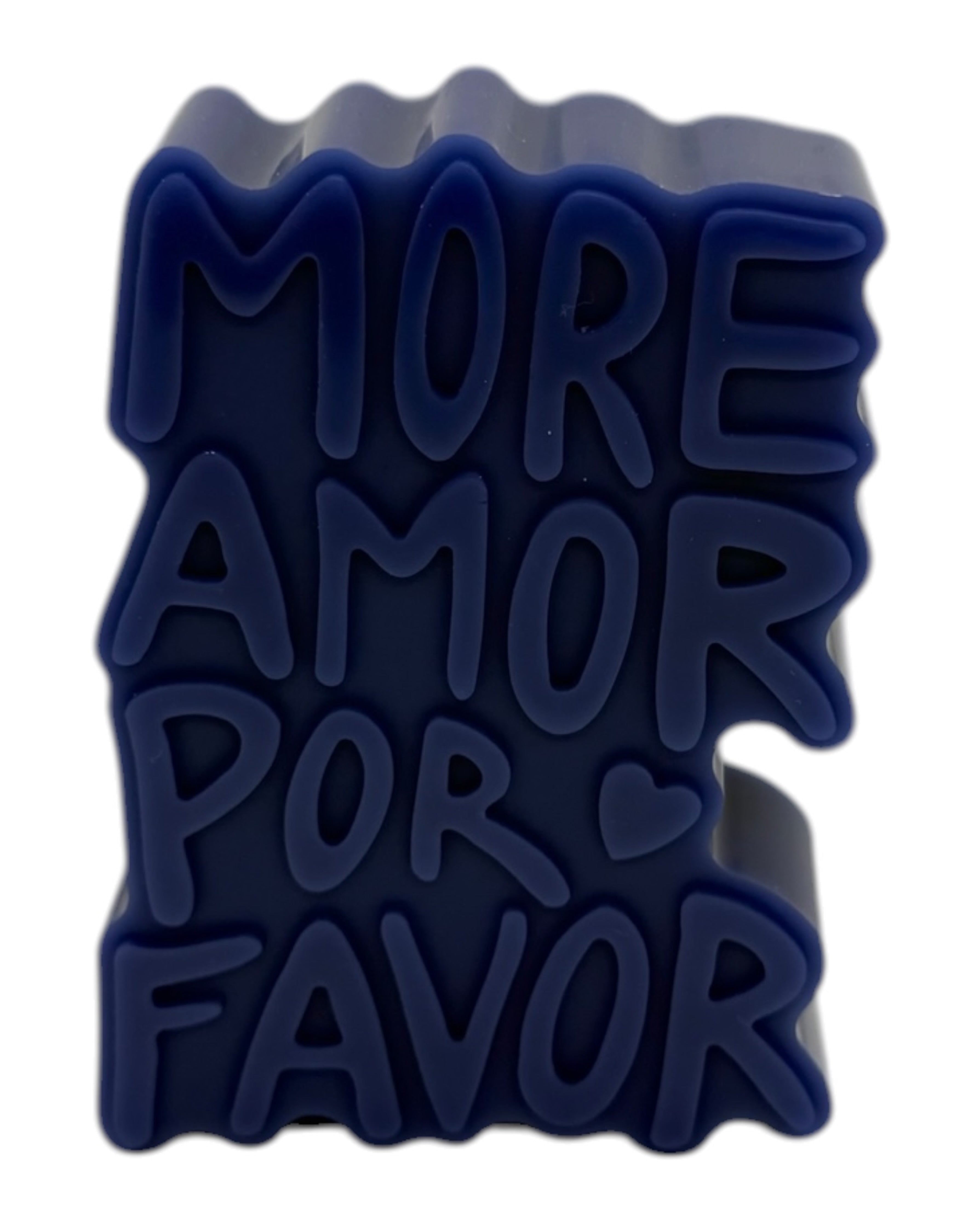 Objet décoratif bleu “More Amor Por Favor” en résine époxy, message typographique fort, pièce unique faite main au style moderne et apaisant. Lolie'z