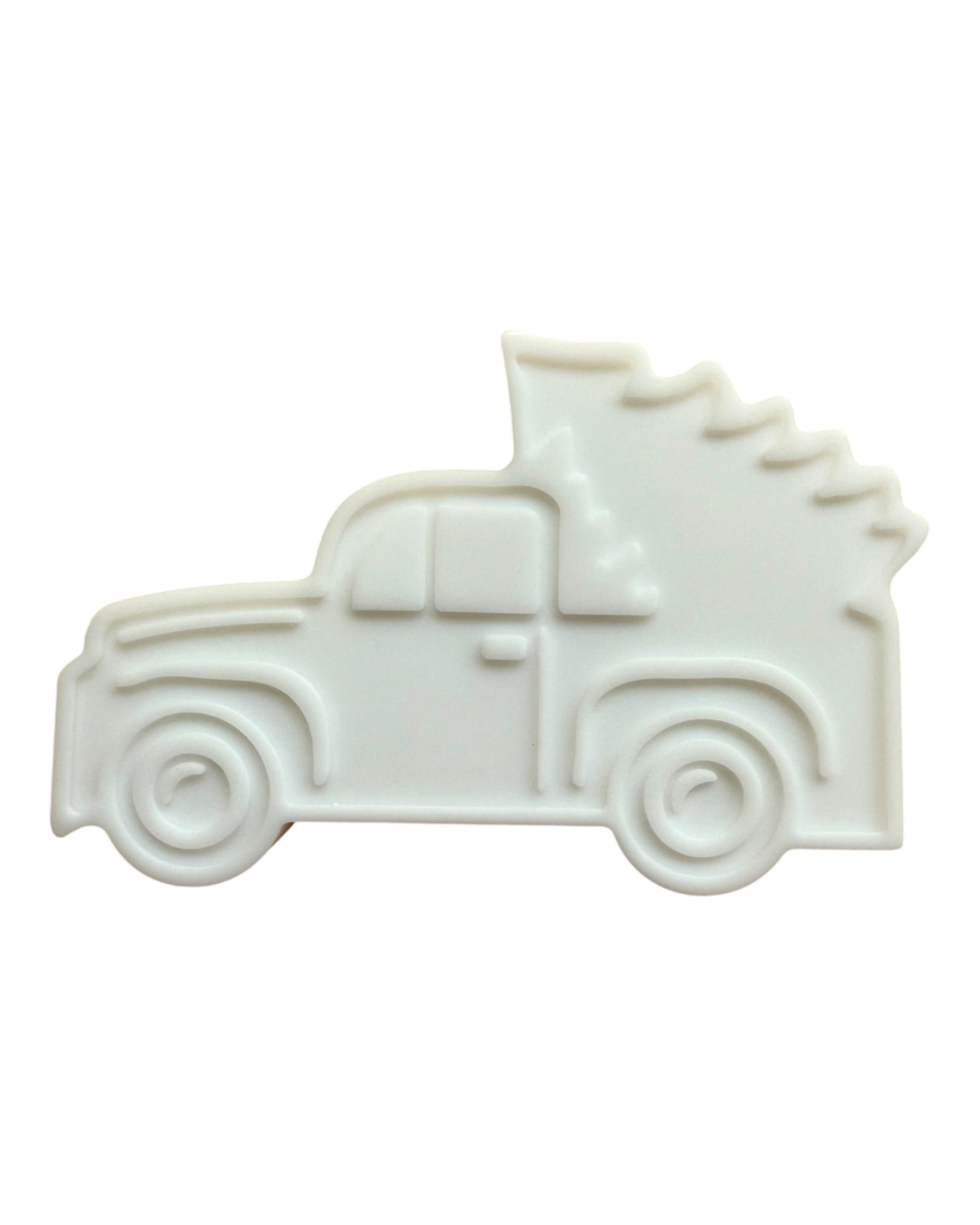 Pickup de Noël vintage blanc avec sapin à l’arrière, décoration chic et rétro pour sublimer les fêtes.
Lolie'z