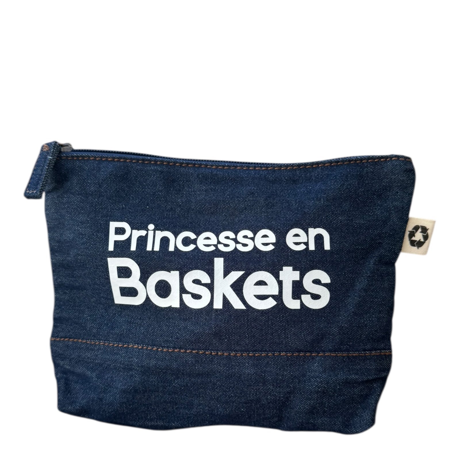 Pochette Amy en 50% denim et 50% coton recyclé avec le message "Princesse en baskets", accessoire stylé et éco-responsable Lolie’z.