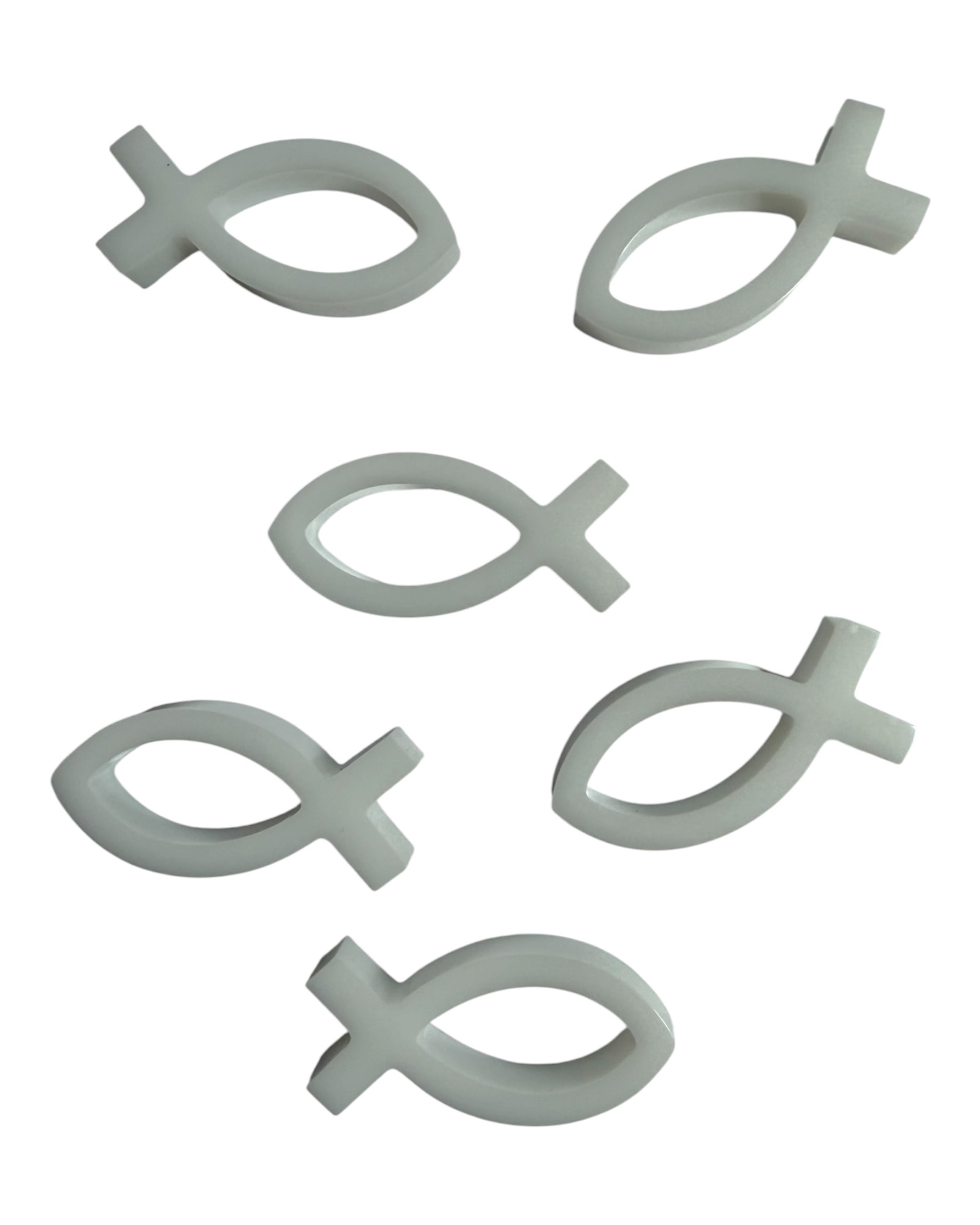 Lot de 6 poissons décoratifs blancs La Friture pour décoration de table estivale, ambiance bord de mer contemporaine et décoration lumineuse inspirée du Sud.