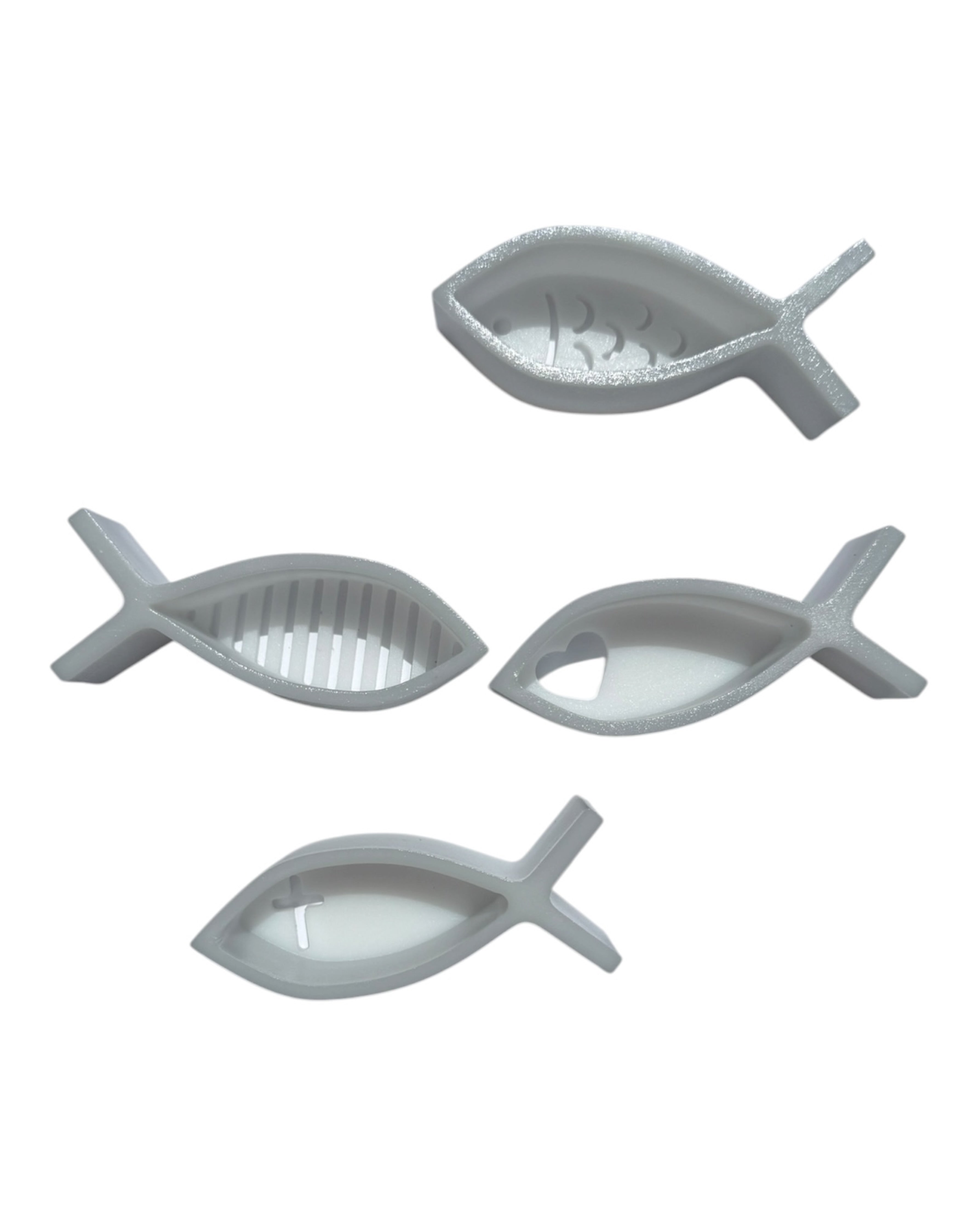 Lot de 6 poissons décoratifs blancs La Friture pour décoration de table estivale, ambiance bord de mer contemporaine et décoration lumineuse inspirée du Sud.