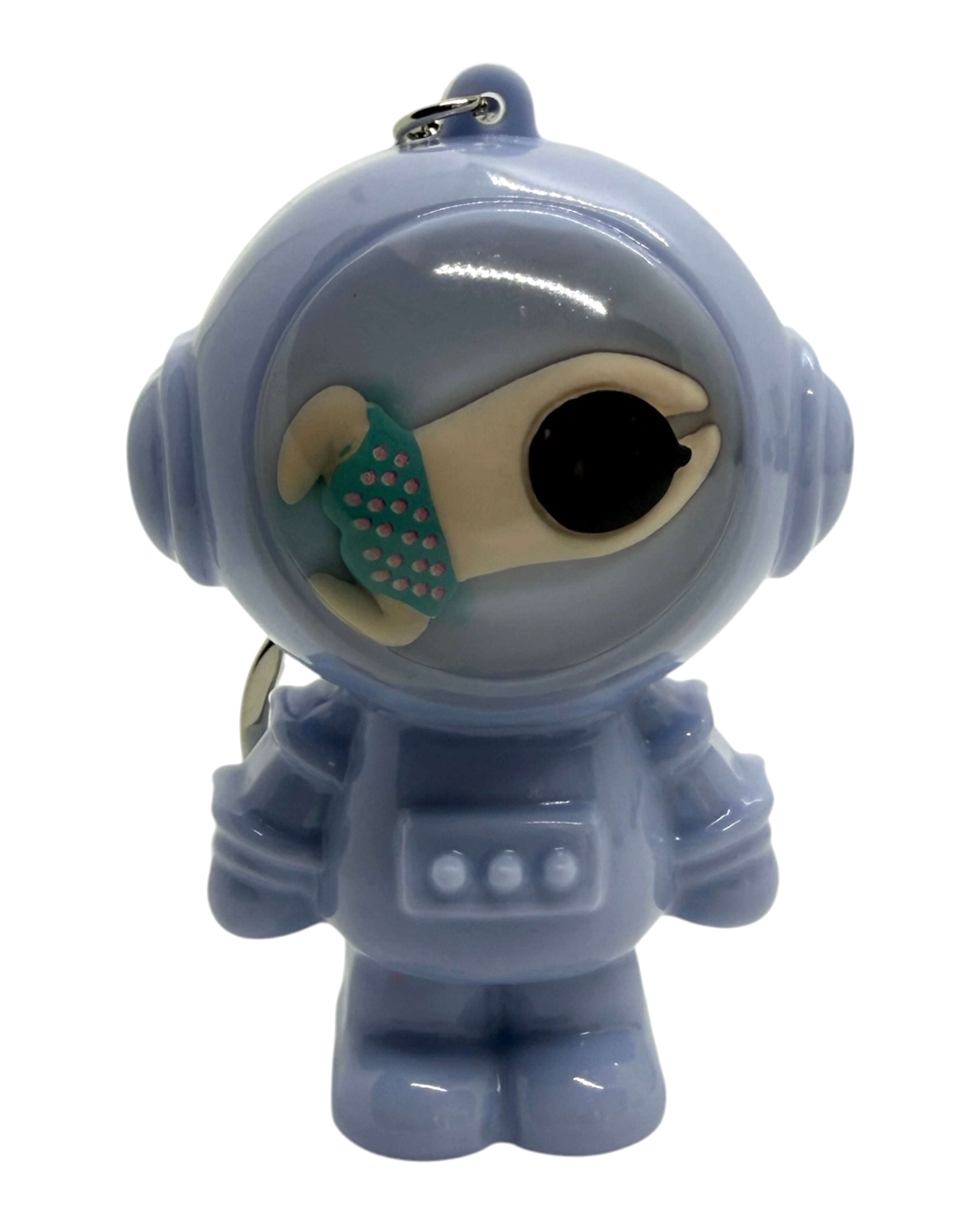 Porte-clés Andy Petit Baigneur Lolie’z en résine époxy avec petit baigneur flottant dans le casque, design bleu ciel et esprit vacances.