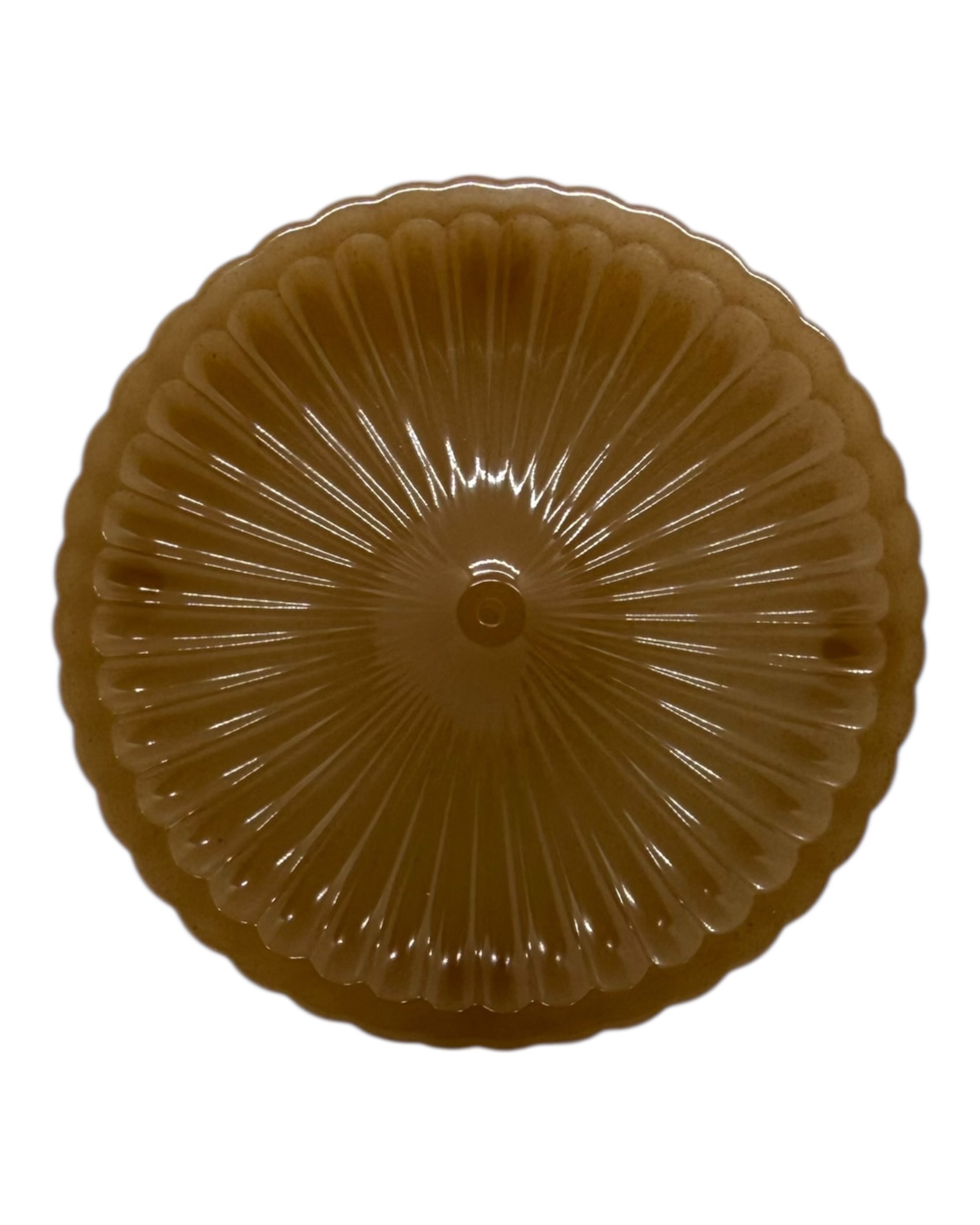 Porte-encens Nami en résine époxy artisanale, forme douce et organique accueillant un bâton d’encens pour un moment de détente.