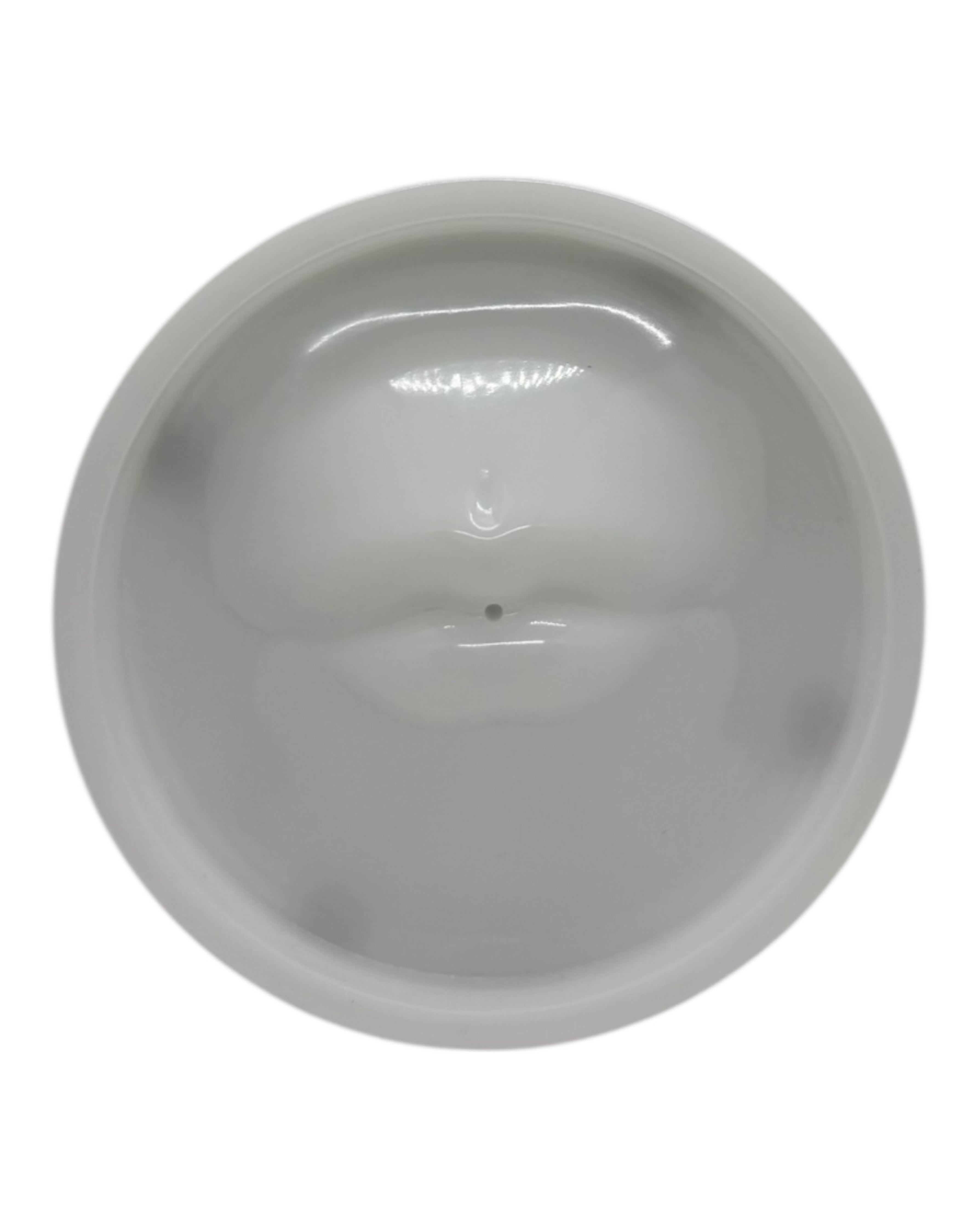 Porte encens Bisou Bisou blanc en résine époxy, fait main, au design rond et minimaliste, avec une bouche pulpeuse tenant délicatement un bâton d’encens, apportant une touche fun et stylée à l’intérieur.