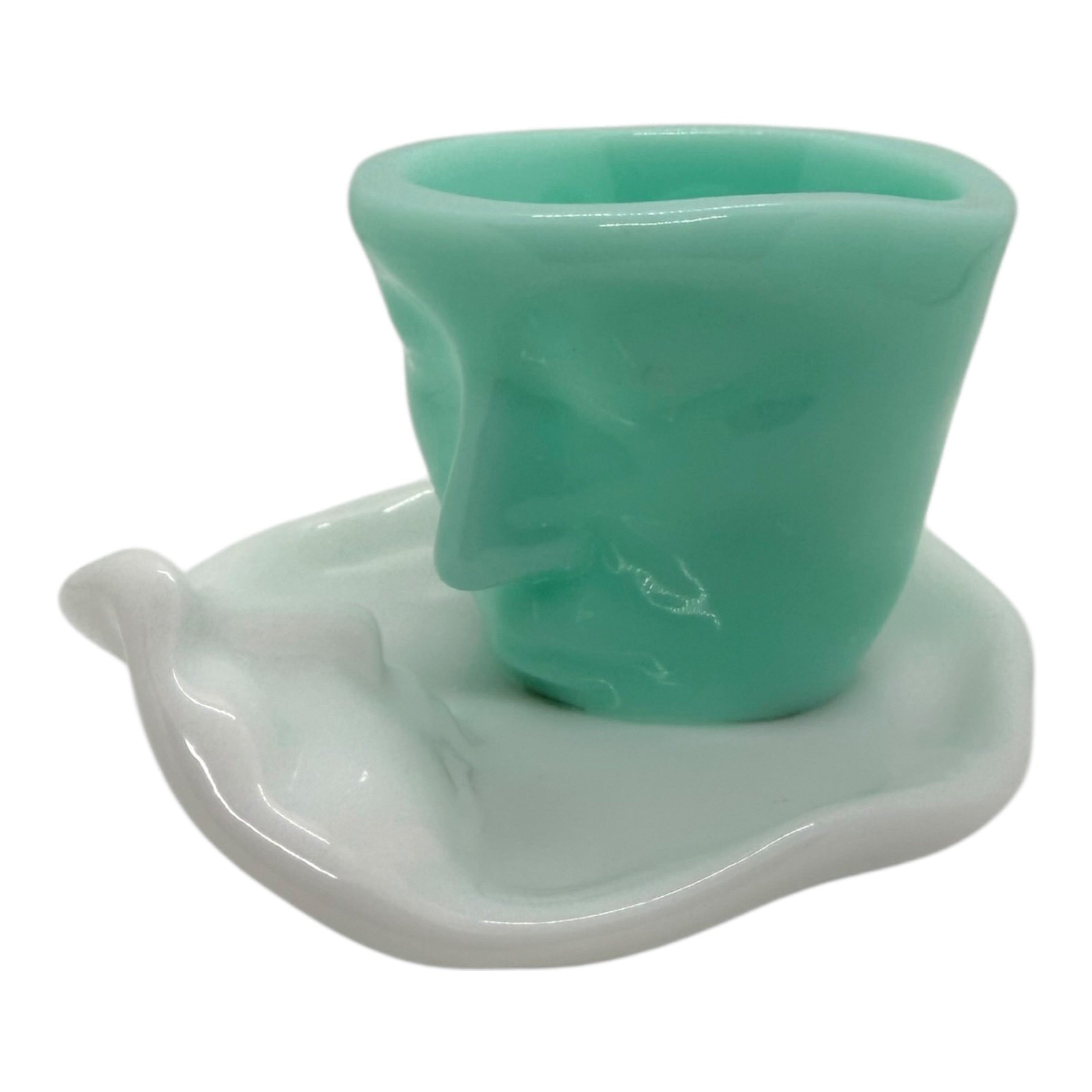 Set You & Me en résine époxy composé d’un plateau aux formes organiques et d’un gobelet assorti, réalisé à la main pour une décoration minimaliste et chaleureuse.