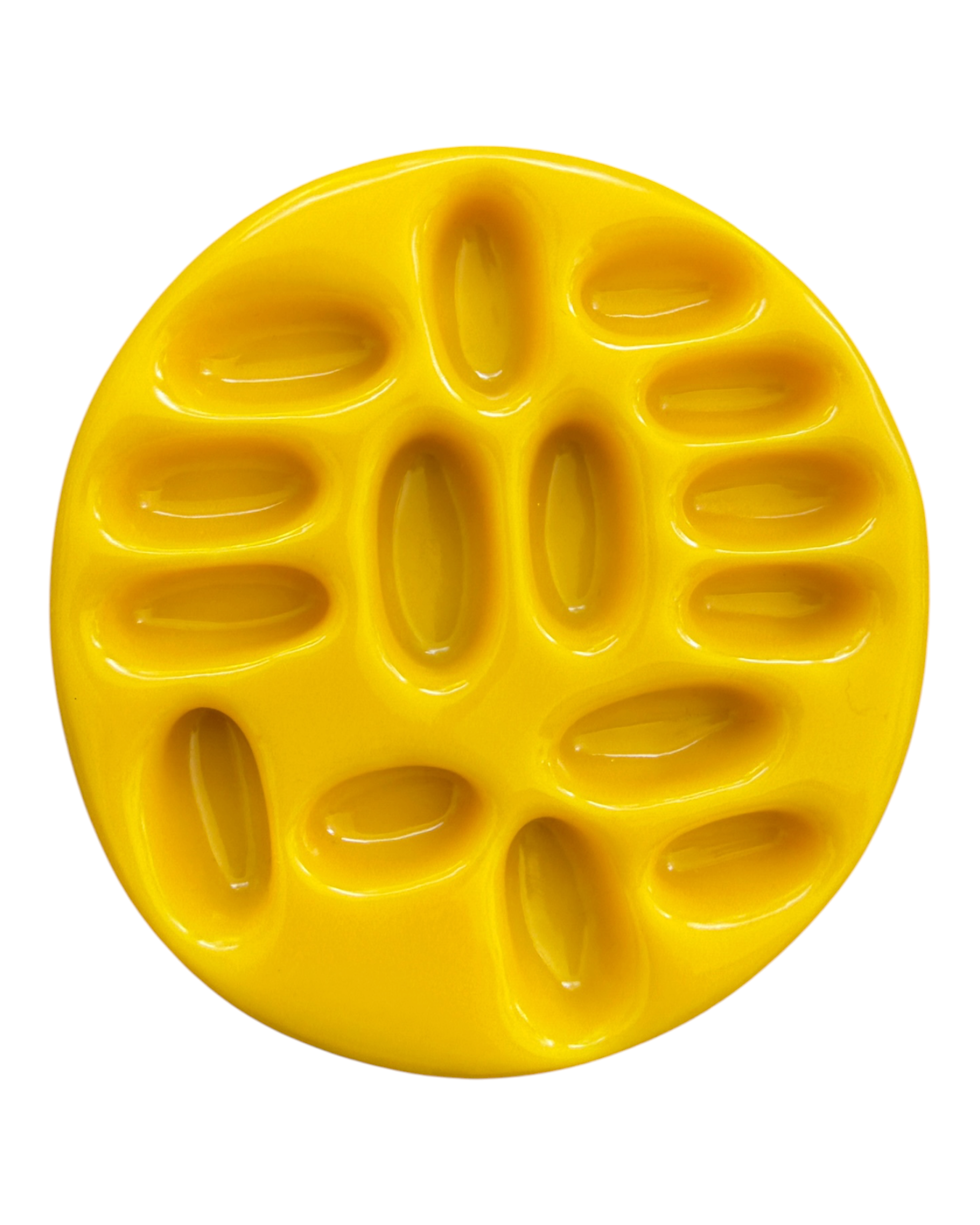 Support à bagues jaune en résine époxy réalisé à la main, idéal pour ranger plusieurs bagues tout en apportant une touche déco lumineuse.