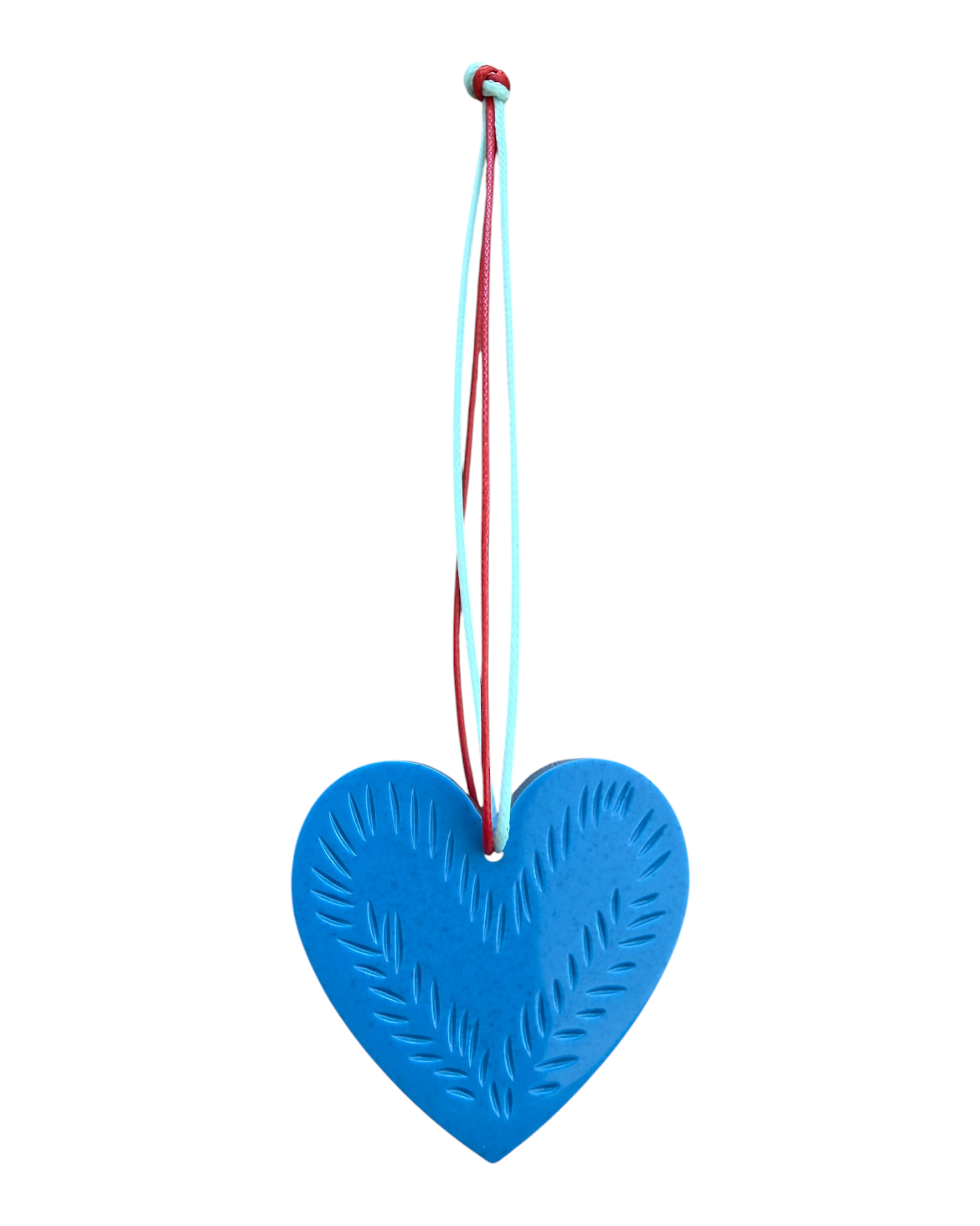 Suspension décorative Tiny Leaf bleue en résine époxy avec relief de feuilles et cordon bleu et rouge.