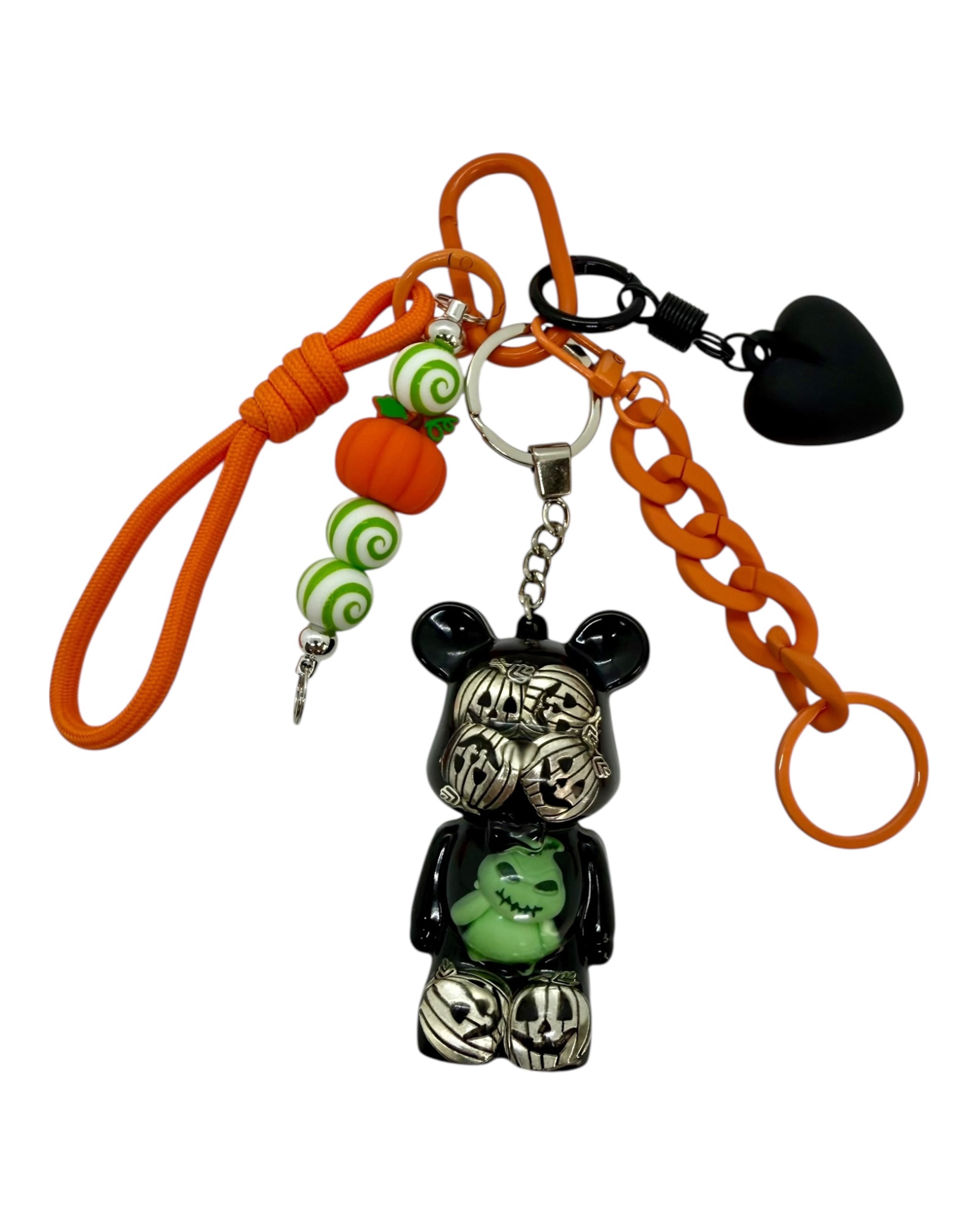 Ambiance Halloween, Oogie Boogie et citrouilles en resine epoxy, Teddy’z Boo to you, grigri sac spooky et bijou sac charm. Lolie'z