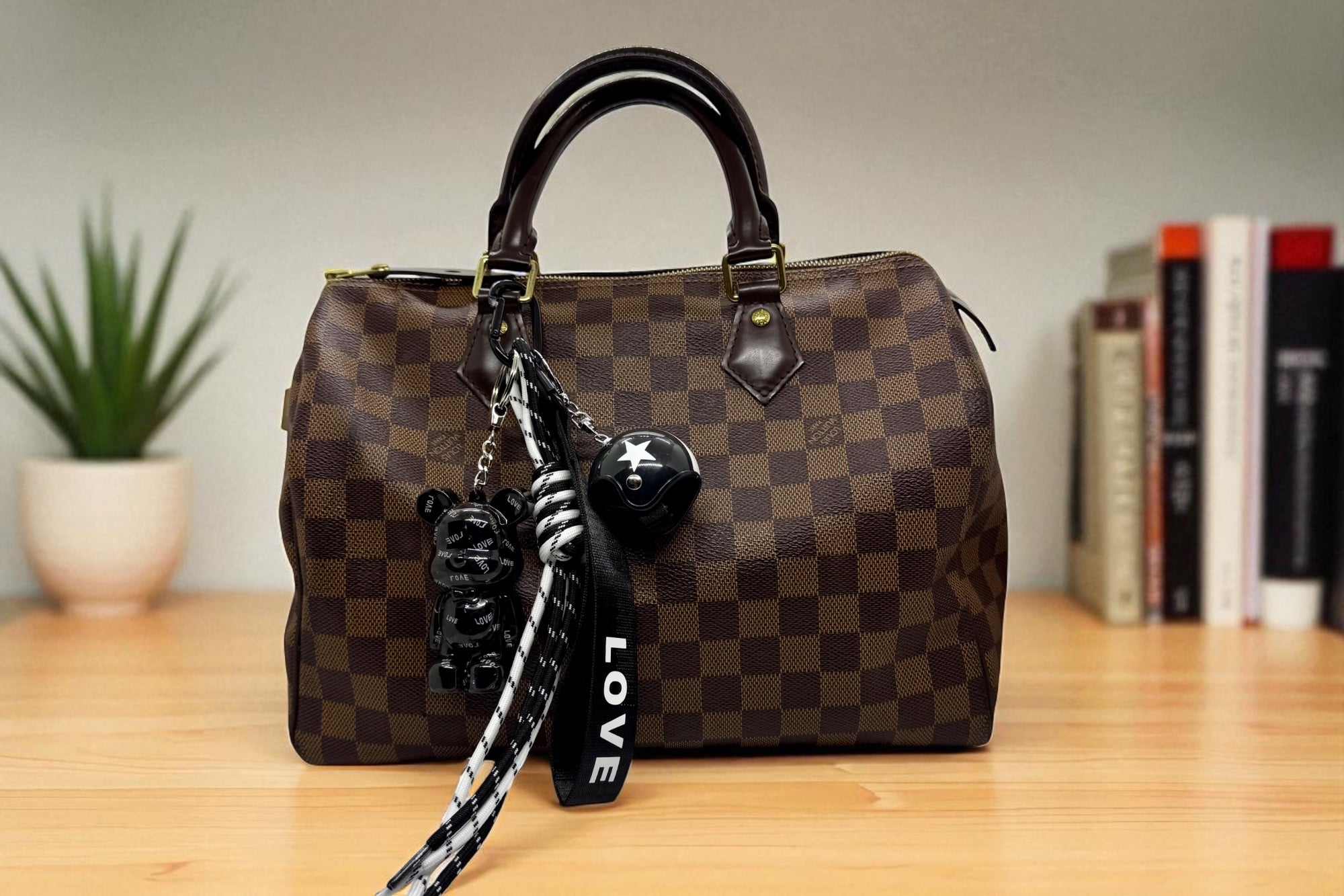 Ton sac ton style ton Teddy’z, grigri sac unique fait main en resine-epoxy, bijou sac charm fun et espiègle. Lolie'z