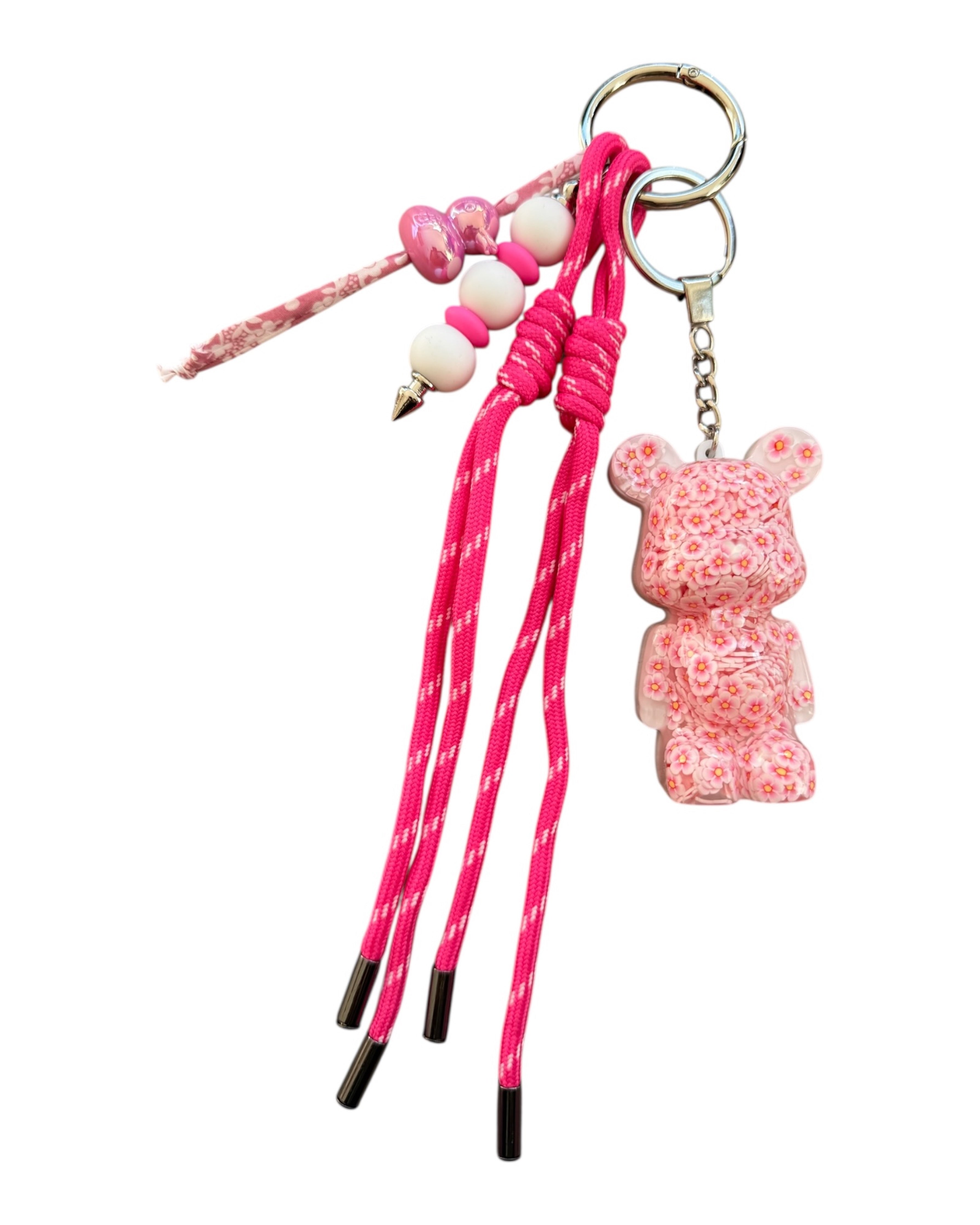 grigri de sac Teddy’z Candy Bloom en résine époxy avec motif fleurs roses et cordons rose vif