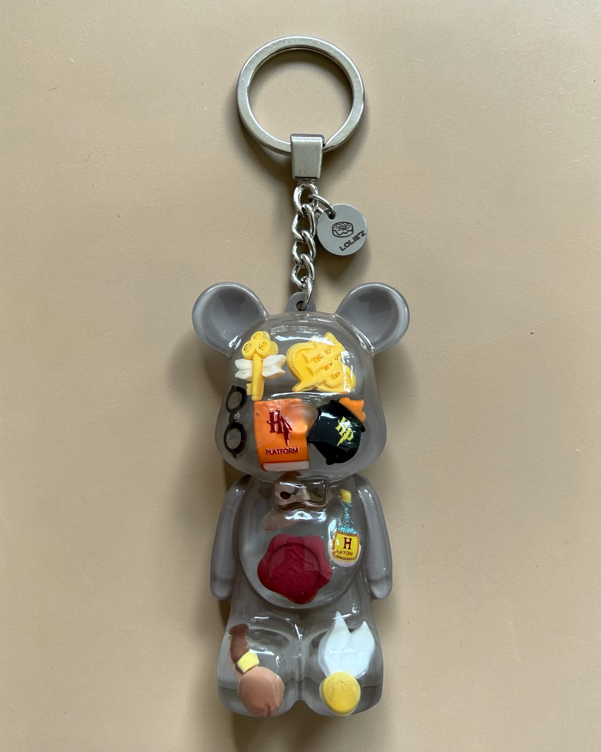 Teddy’z Wizard, porte-clés ours sorcier en résine époxy fait main avec médaille Lolie’z gravée
