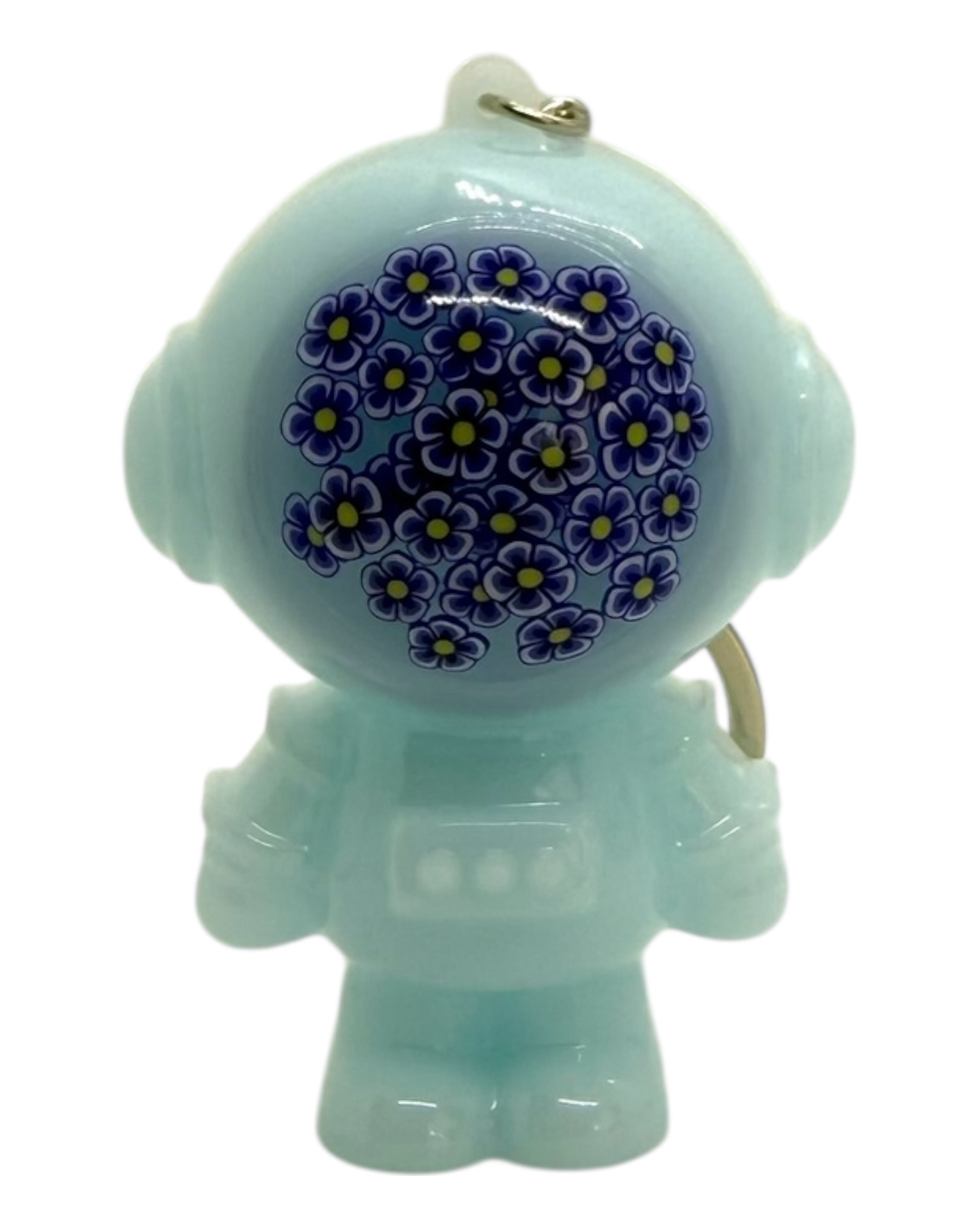 Figurine Andy Mayfair bleu ciel décorée de fleurs bleu marine, un astro bear chic et british réalisé à la main en résine époxy.