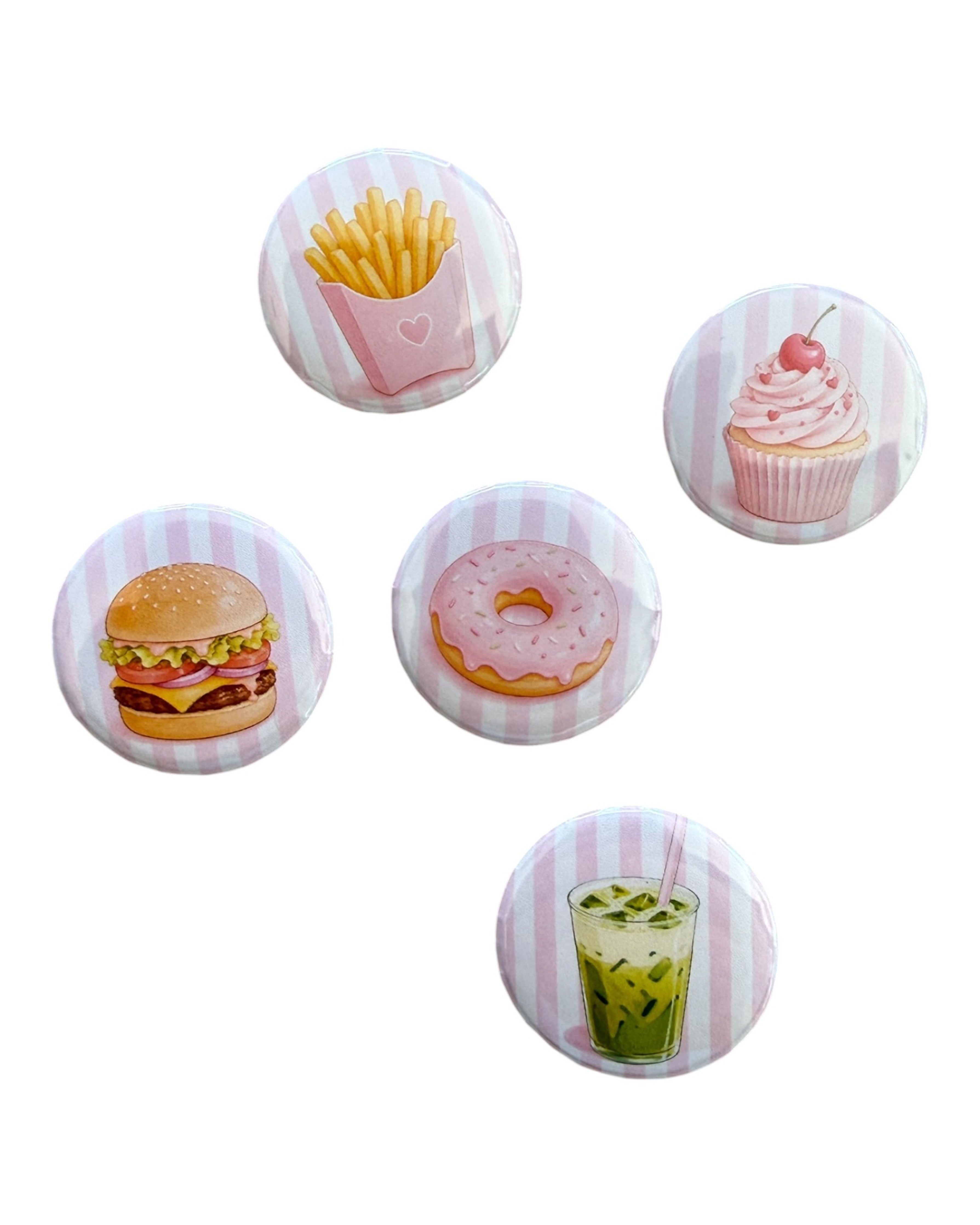Lot de 5 badges Sweet Break avec matcha, donut, cupcake, burger et frites dans un univers gourmand aux couleurs pastel.