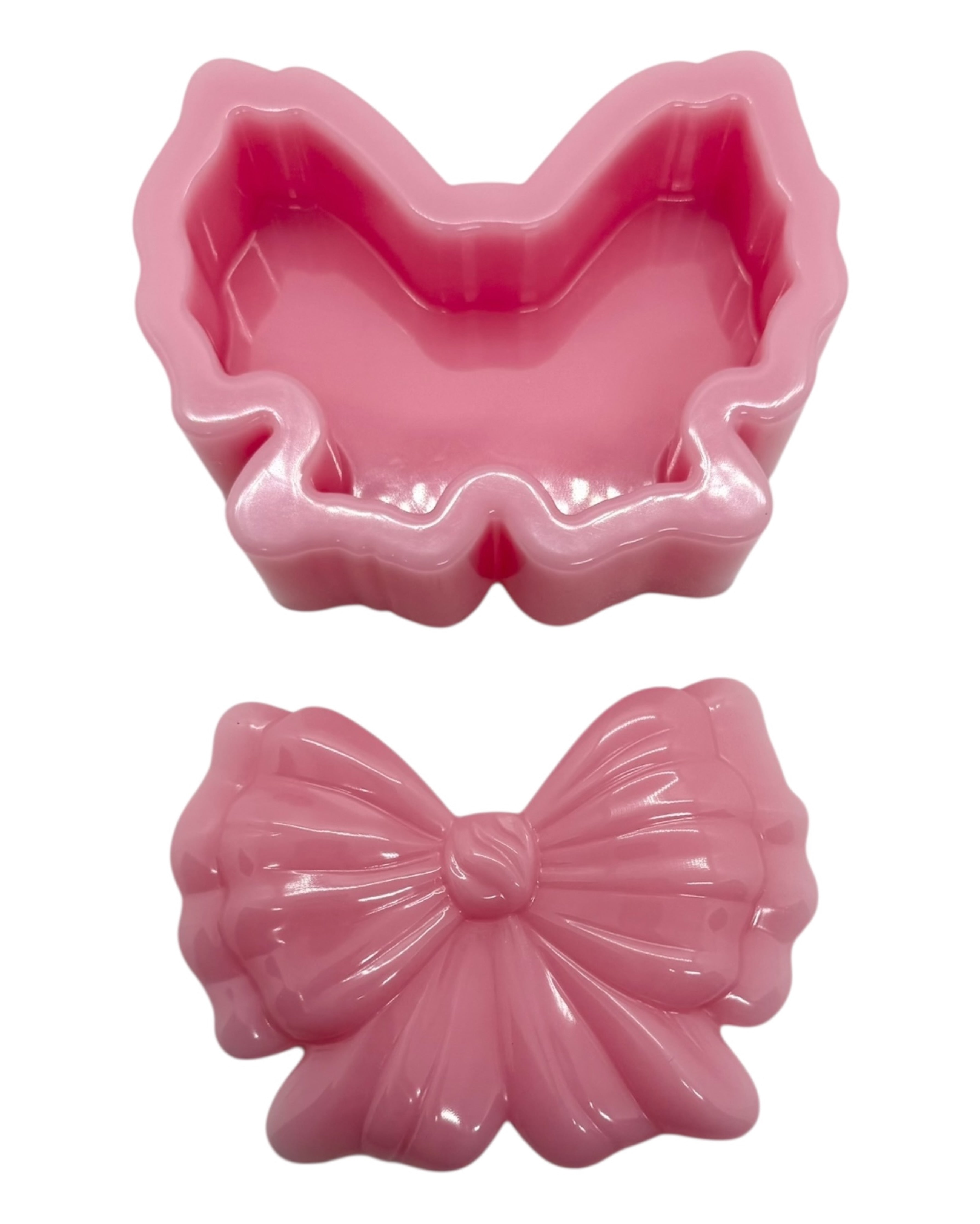 Boîte girly Pretty Little Things avec nœud décoratif, accessoire déco pour table de nuit ou coiffeuse, déclinée en plusieurs couleurs.