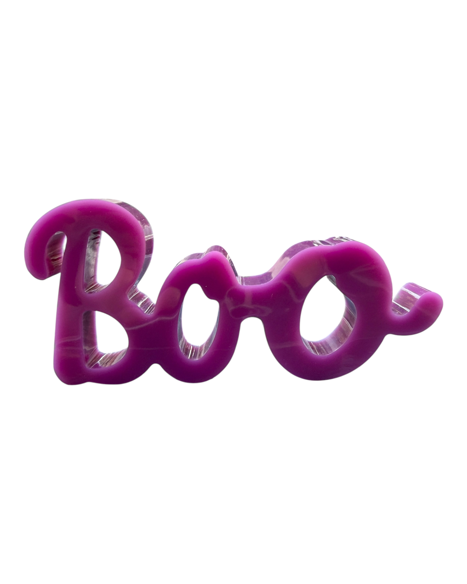 Décoration BOO prune en résine époxy brillante, version colorée et originale d’une décoration Halloween à poser.
