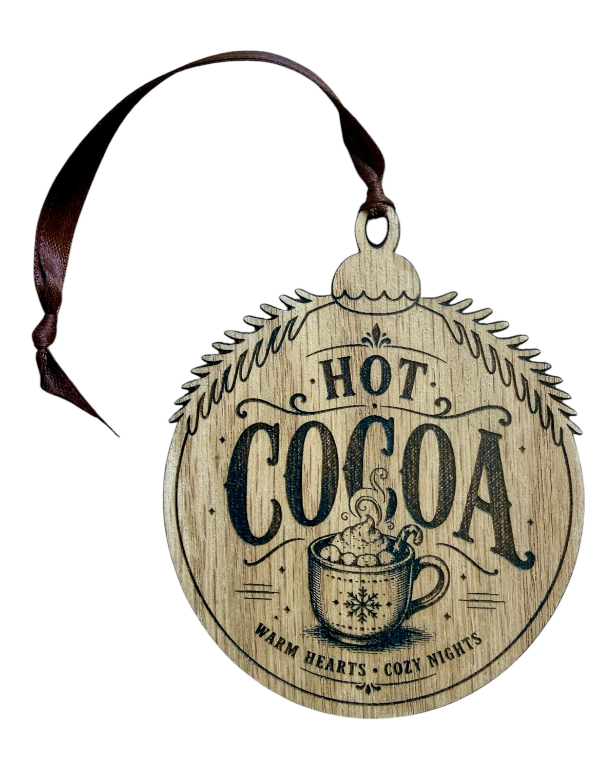 Boule de Noël Hot Cocoa en bois découpé et gravé au laser avec motif tasse de chocolat chaud.
