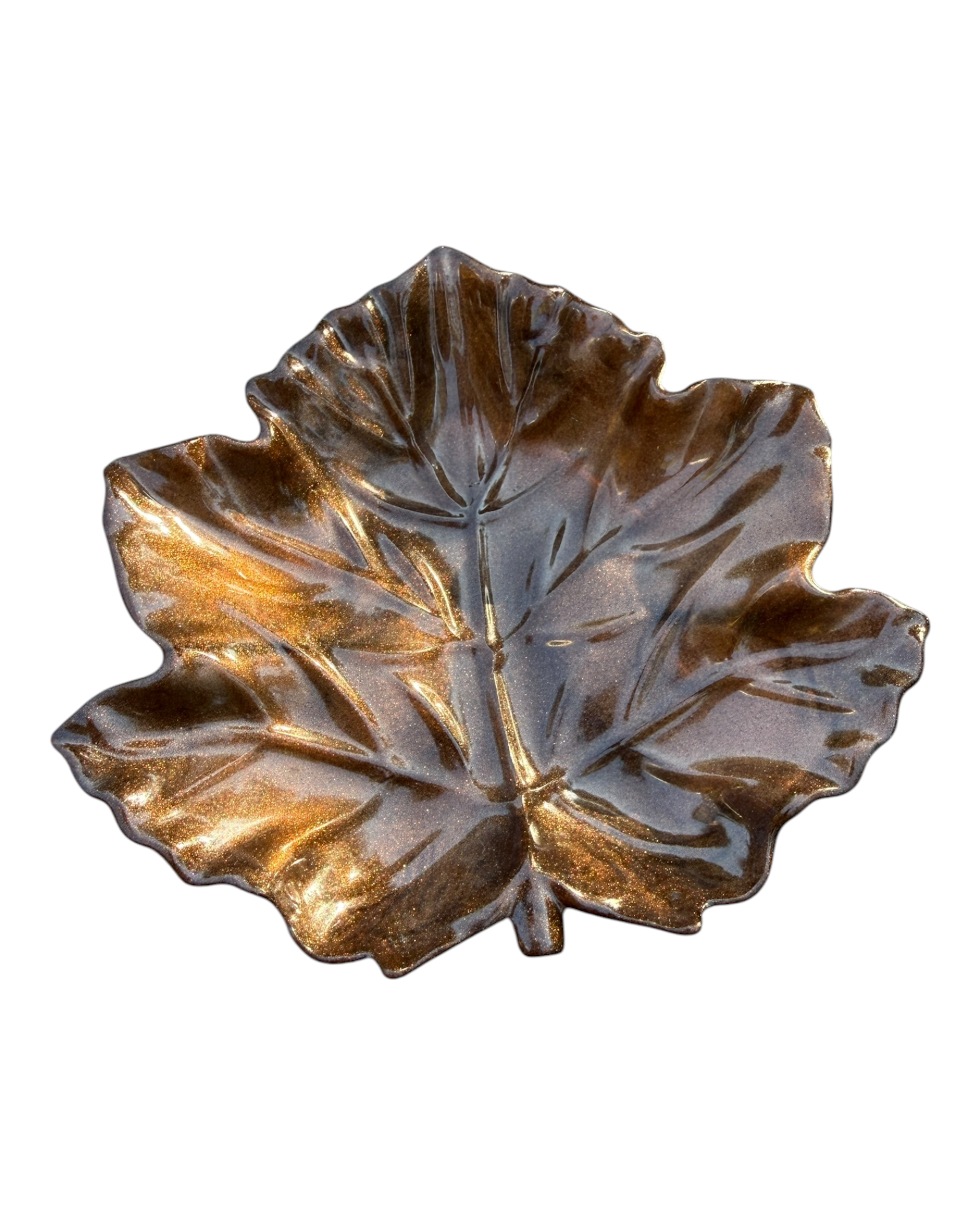 Vide-poche La Feuille en résine époxy brun doré brillant, avec nervures et détails en relief, entièrement fait main.