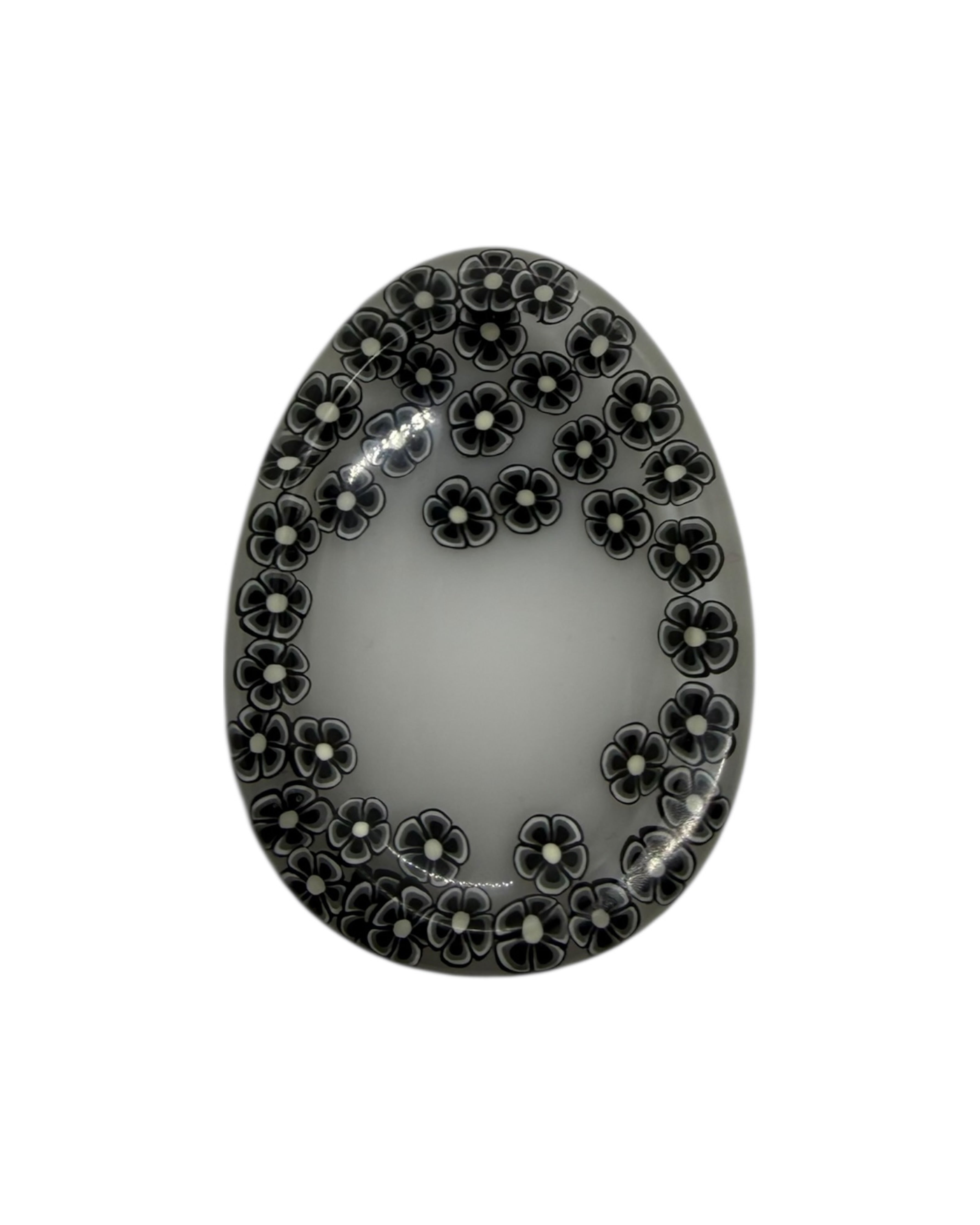 Flow, galet anti-stress en forme d’œuf, réalisé à la main en résine époxy, pensé pour un geste fluide et naturel.