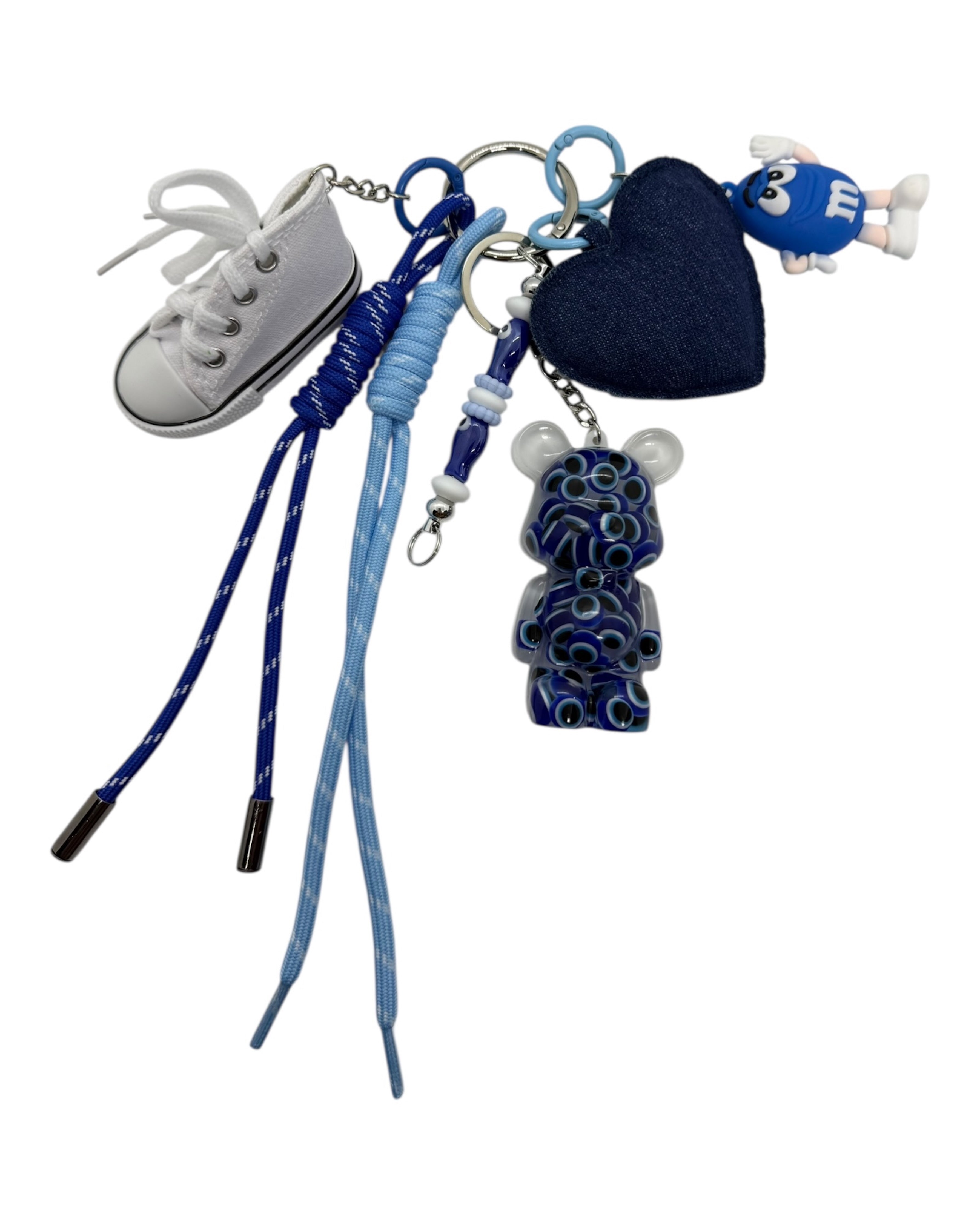 Grigri Cool Blue fait main au style urbain et chill avec Teddy’z bleu brillant, accessoire decoratif unique a accrocher partout.