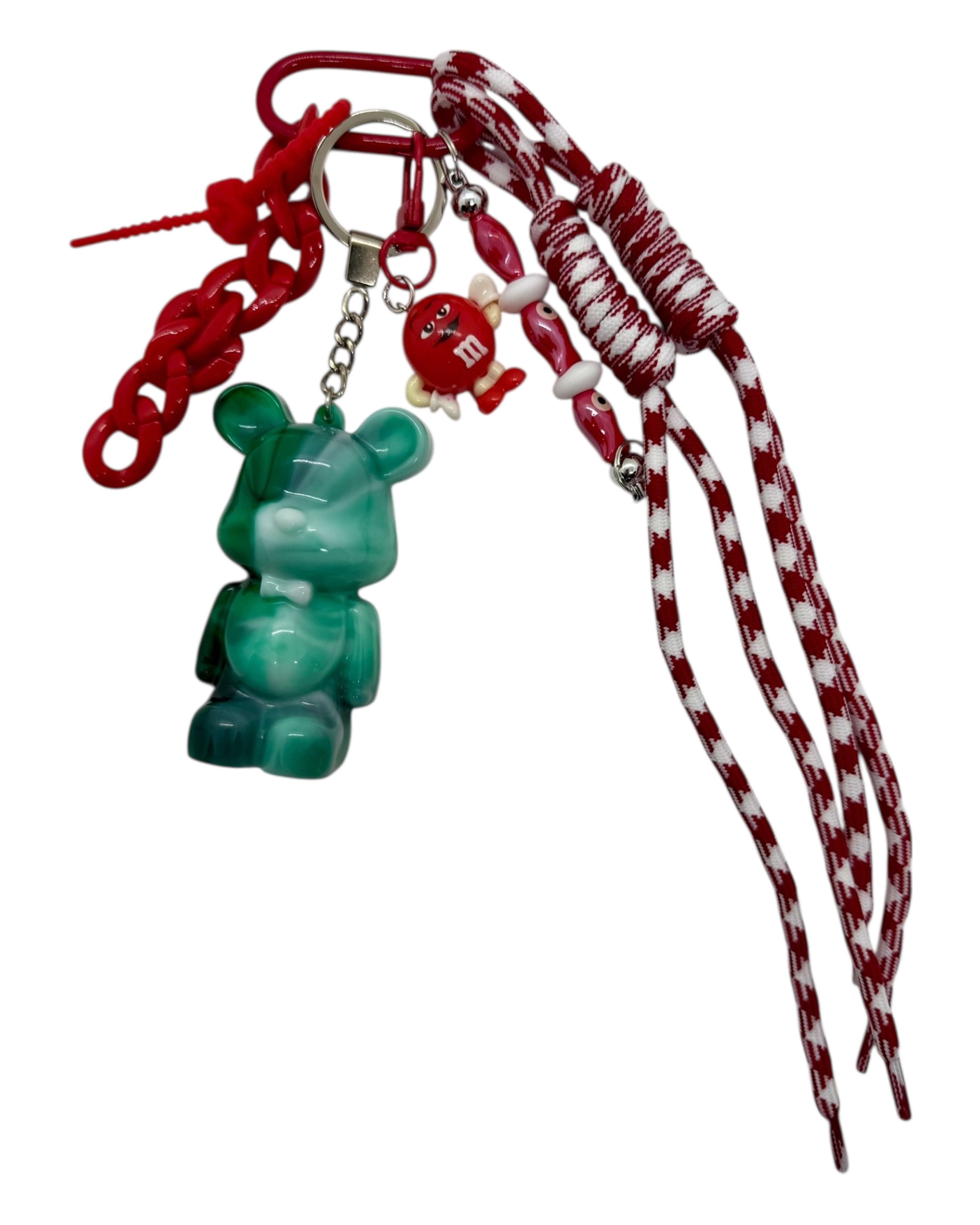 Grigri Minty Pop vert menthe. Porte-clés ours en résine vert marbré avec cordon rouge. Porte-clés original. 