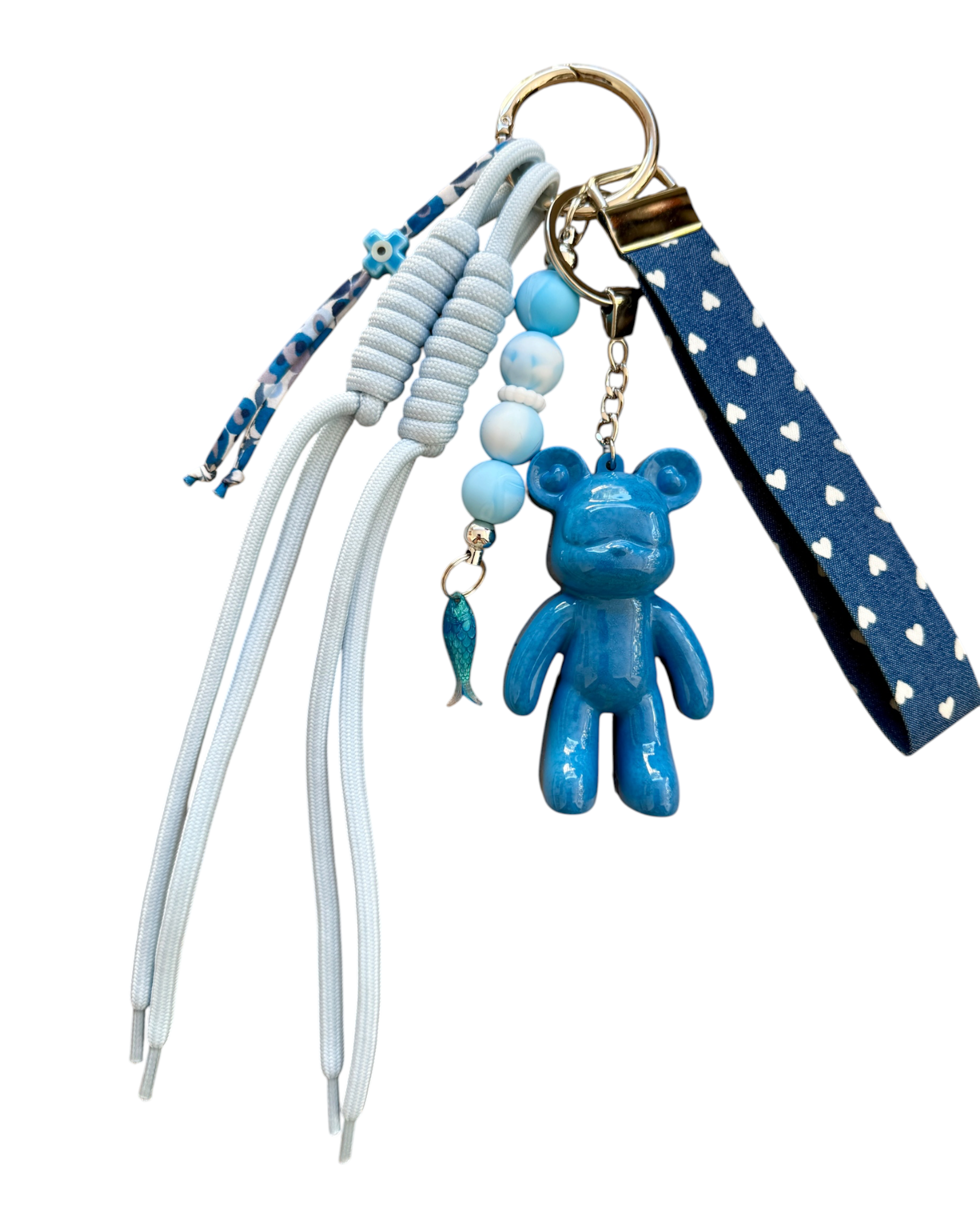 Grigri Blue Motion Lolie’z avec Urban Ted bleu en résine et détails urbains, accessoire de sac au style frais et moderne.
