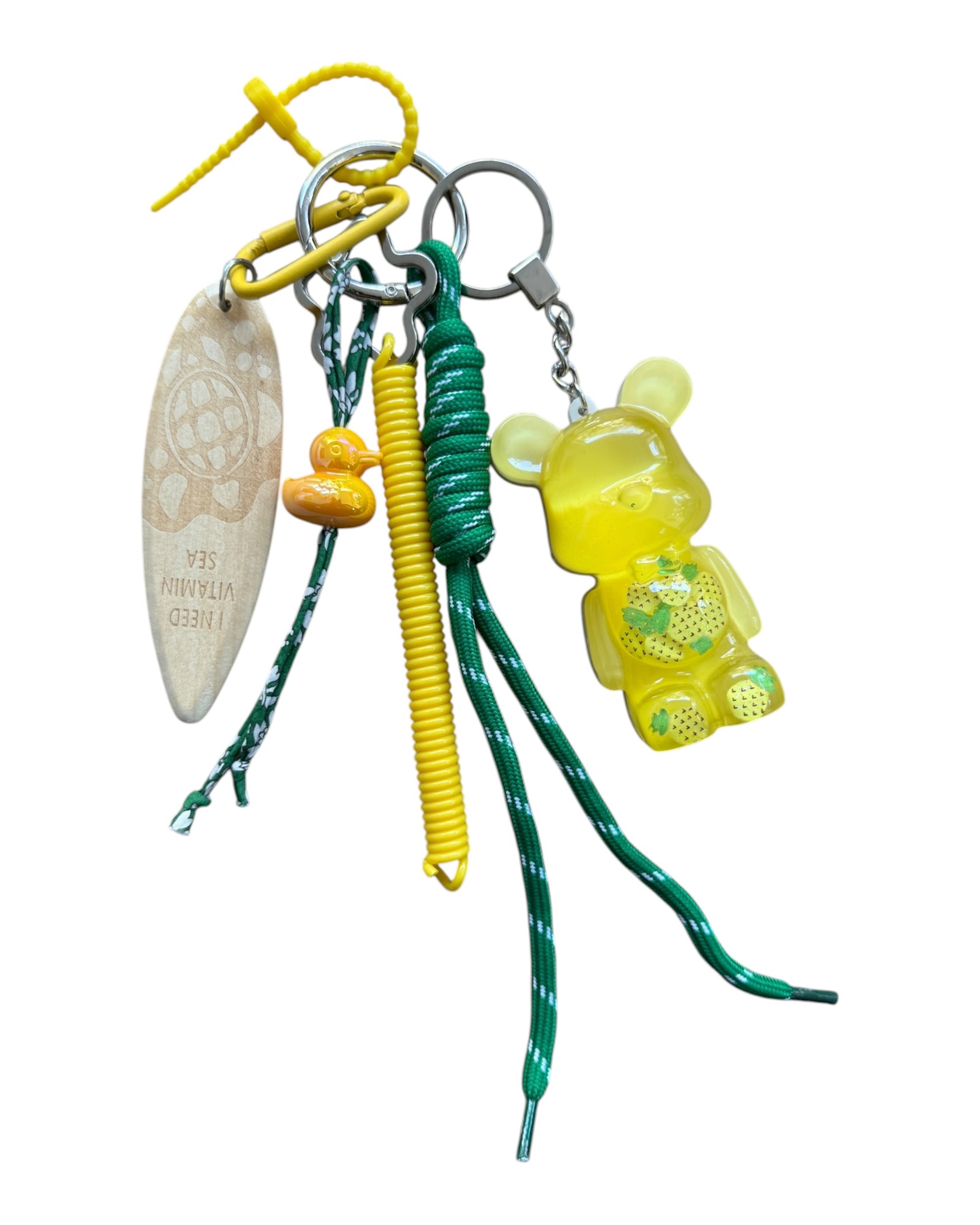 Grigri Sunny Splash Lolie’z avec éléments marins et corde verte, accessoire de sac en résine époxy au style estival et frais.