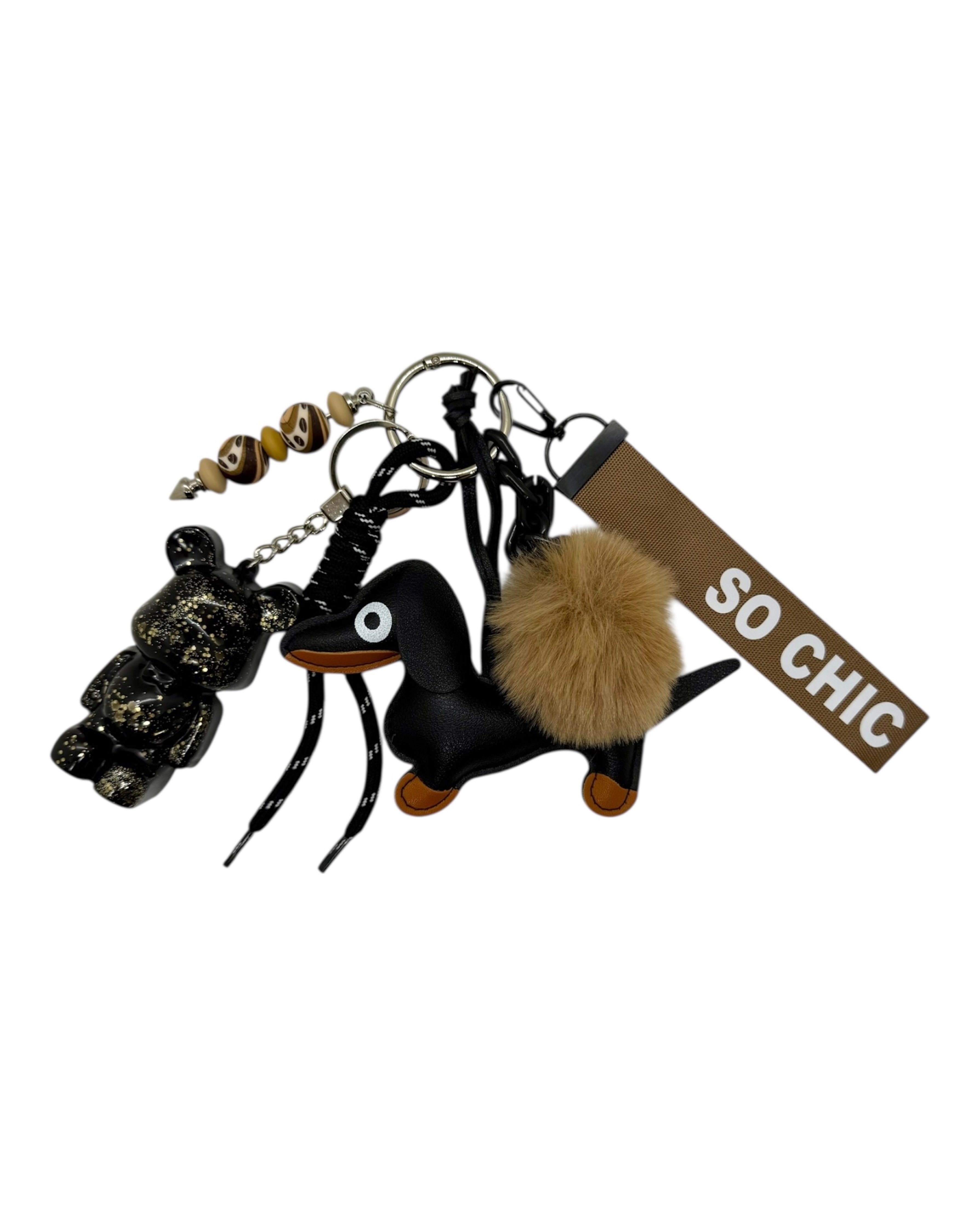 Grigri So Chic avec Teddy noir pailleté, chien noir et pompon beige.