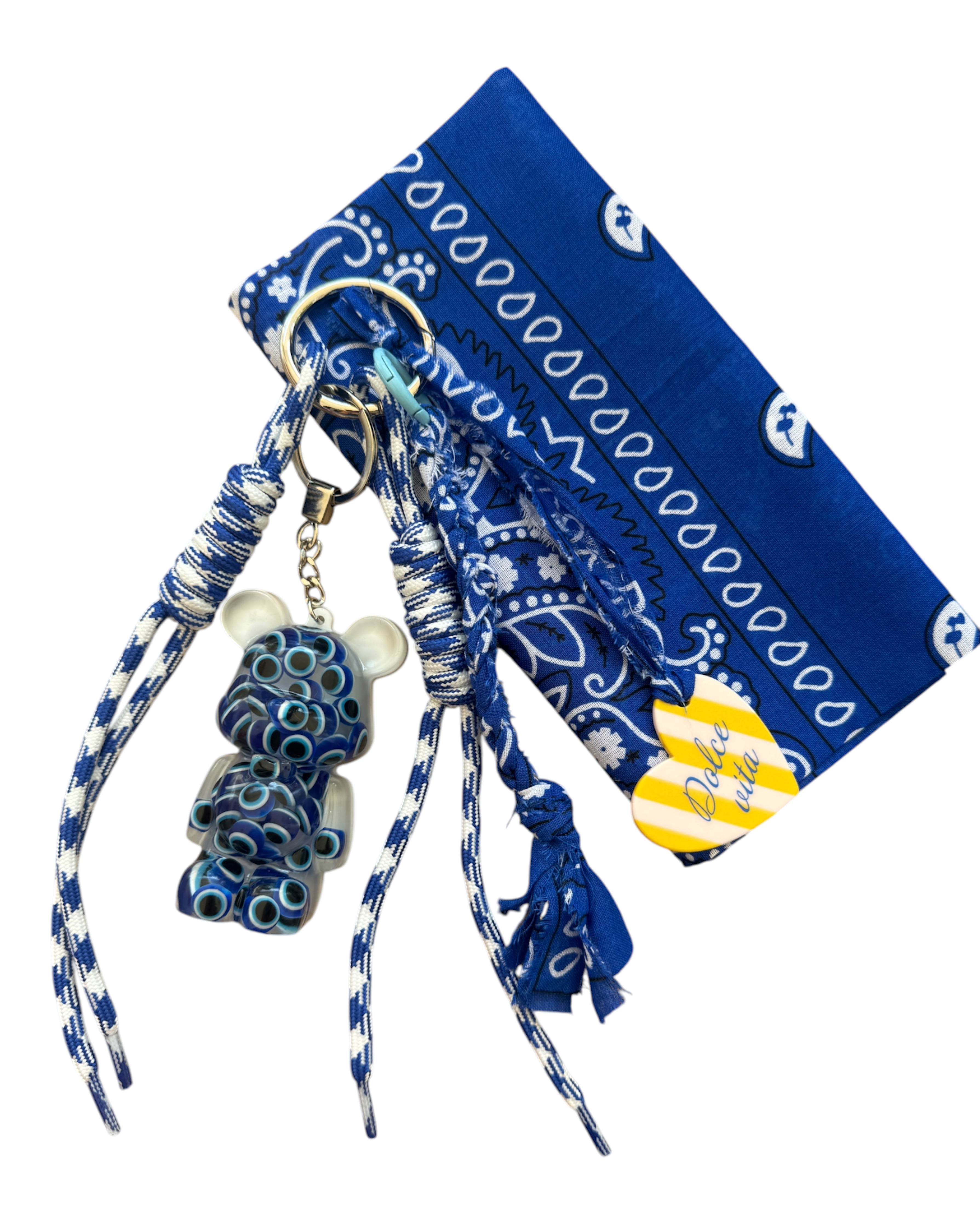 Grigri Bandana Blue avec Teddy'z bleu en résine époxy, cordons bleu et blanc et bandana assorti offert.