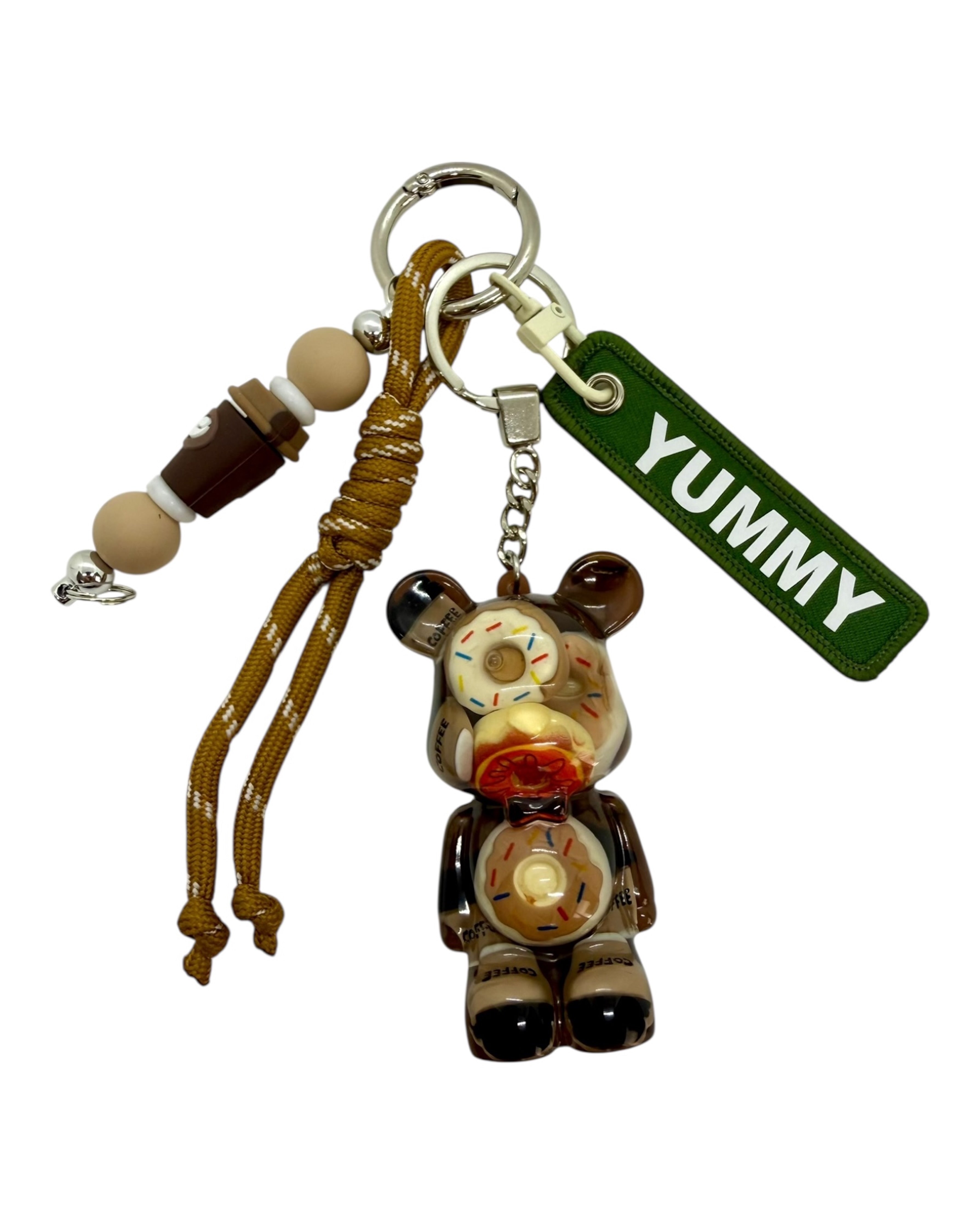 Grigri de sac Teddy’z Humm Tasty en résine époxy, rempli de café et donuts, bijou gourmand fait main et unique. Lolie'z