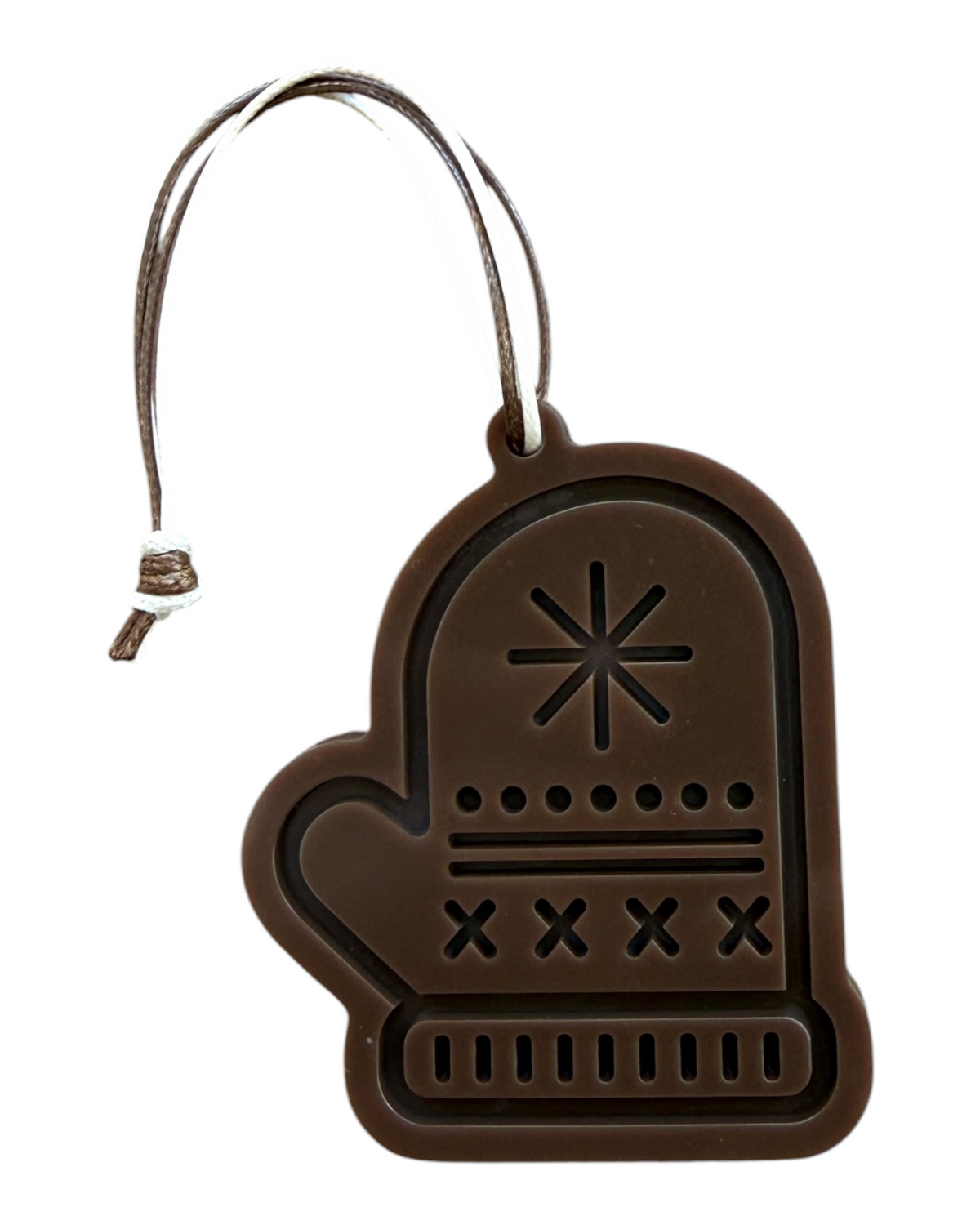 Suspension de Noël Little Mittens en forme de moufle chocolat, fabriquée artisanalement en résine époxy avec motifs décoratifs et cordon d'attache.