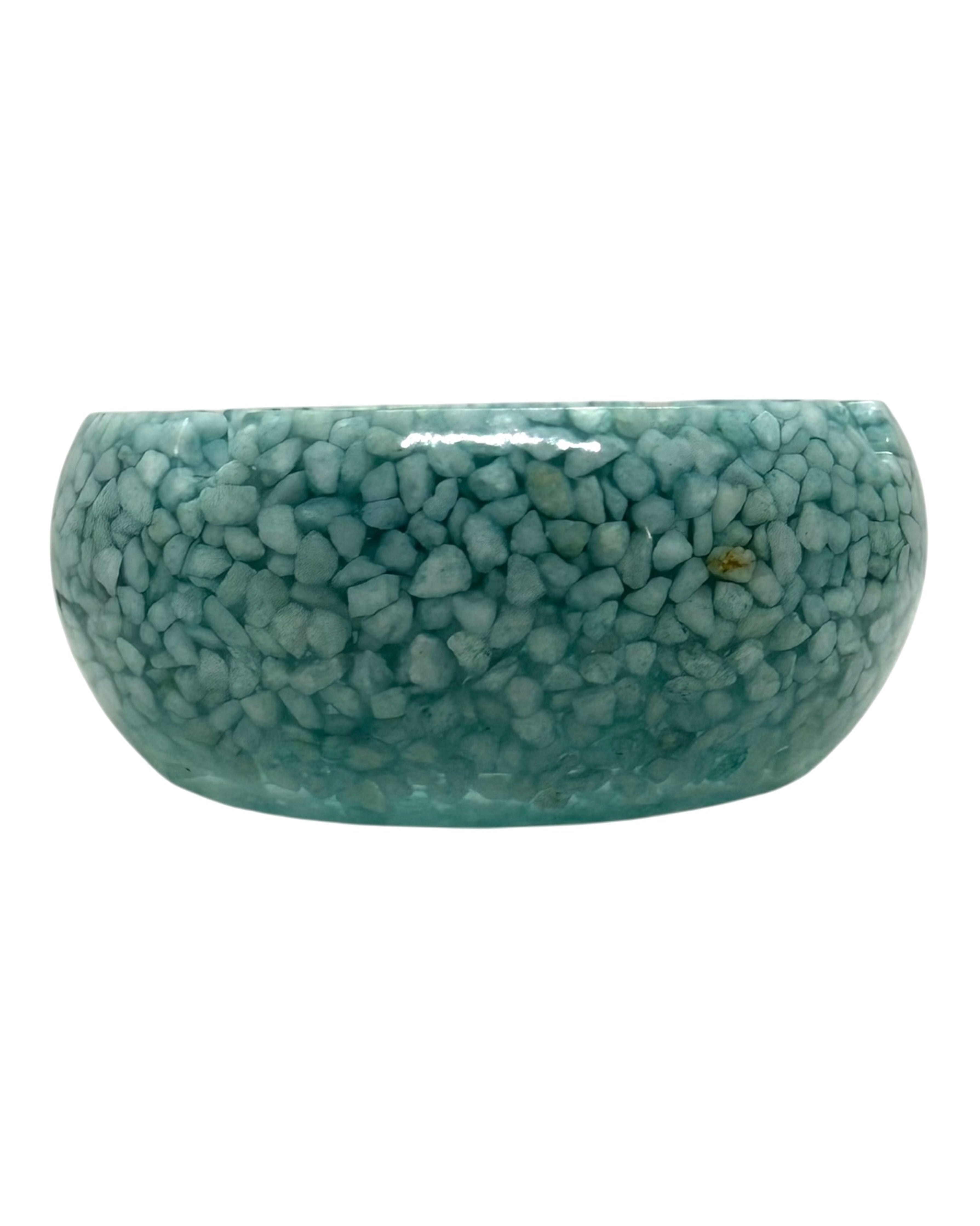 Cendrier en résine époxy Blue Lagoon fait main, grand format et design moderne. Idéal pour ajouter une touche originale et élégante à votre décoration intérieure ou extérieure.