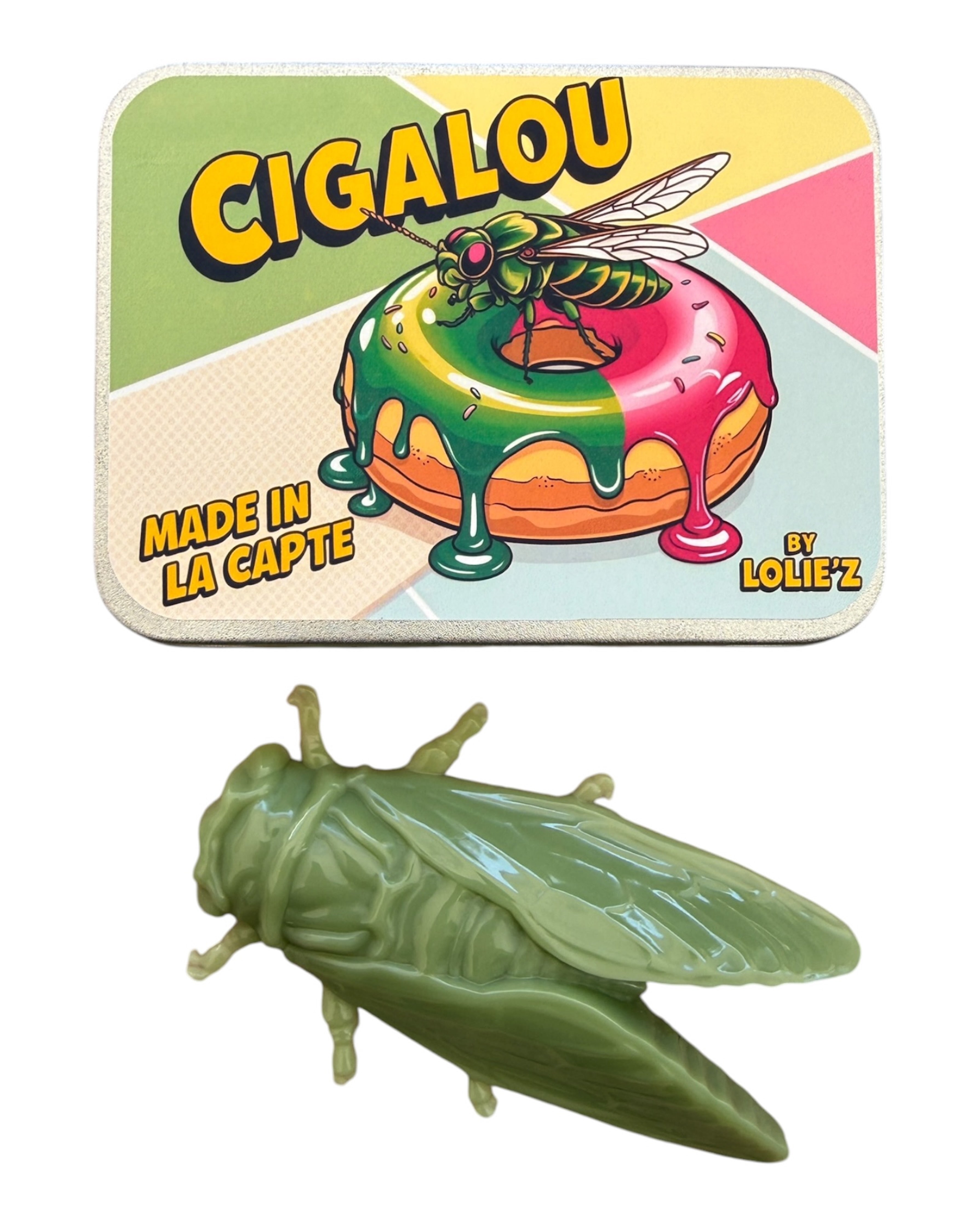 Cigalou Sauge, magnet cigale vert sauge en résine époxy fait main en Provence, finition brillante et inspiration naturelle pour une décoration contemporaine et méditerranéenne.