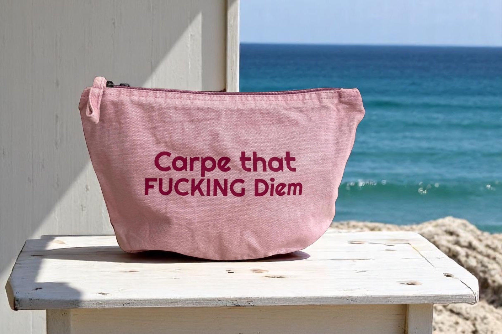 Pochette Poppy en coton recyclé délavé avec message imprimé, accessoire fait main pour femme, style original. Lolie'z