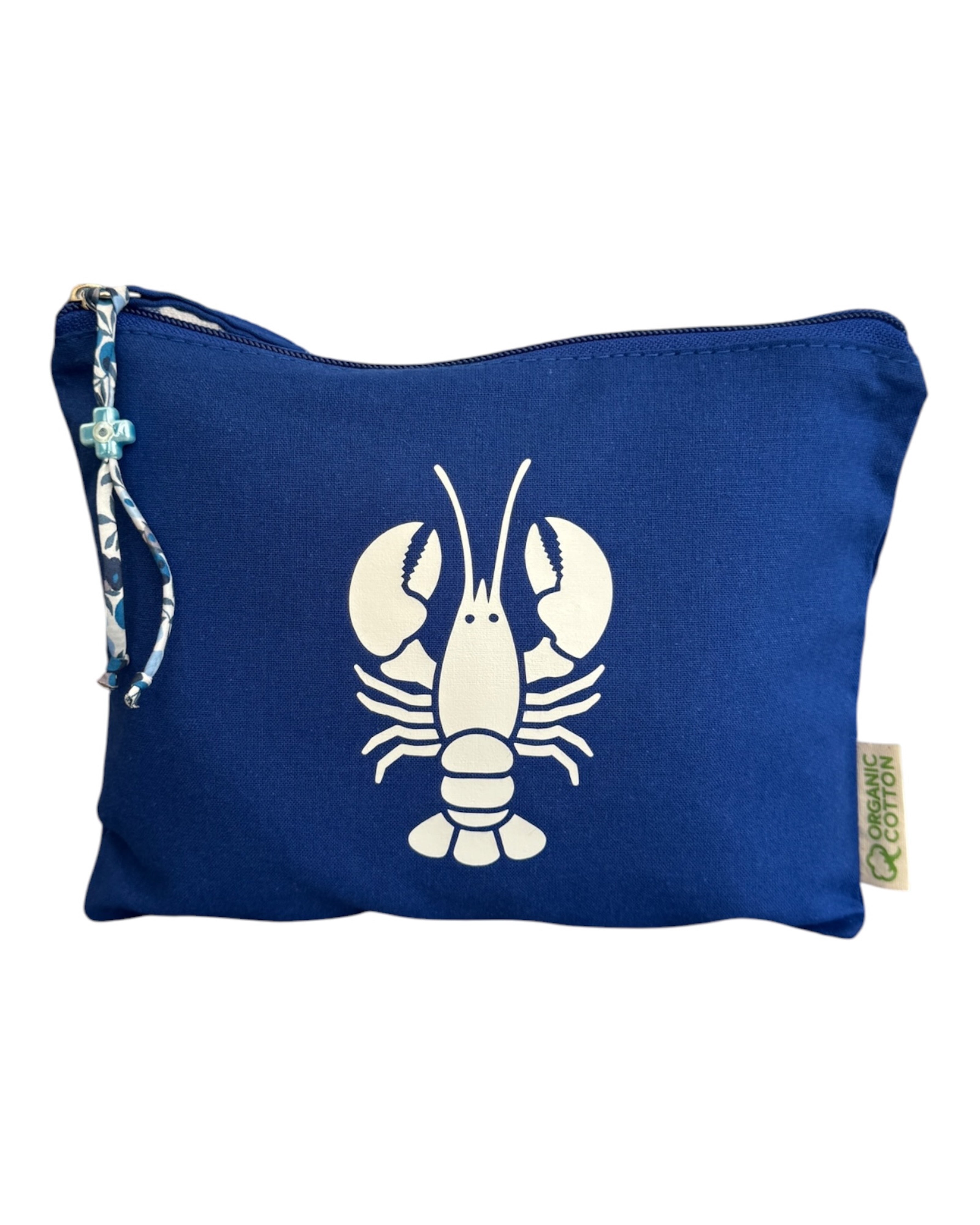 Pochette Salty Homard en coton organique avec illustration de homard bleu, accessoire estival inspiré du bord de mer et de l’univers méditerranéen.