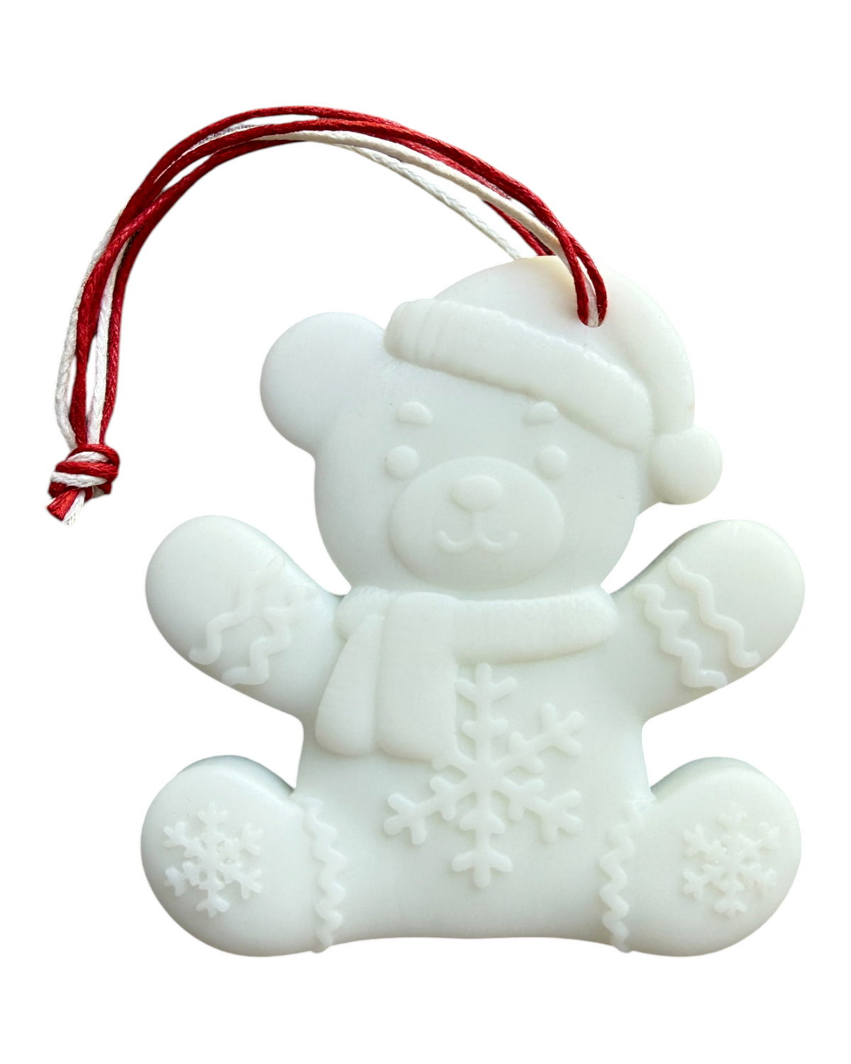 Snowy Bear blanc en résine époxy avec bonnet, écharpe et flocons, suspension de sapin de Noël faite main.