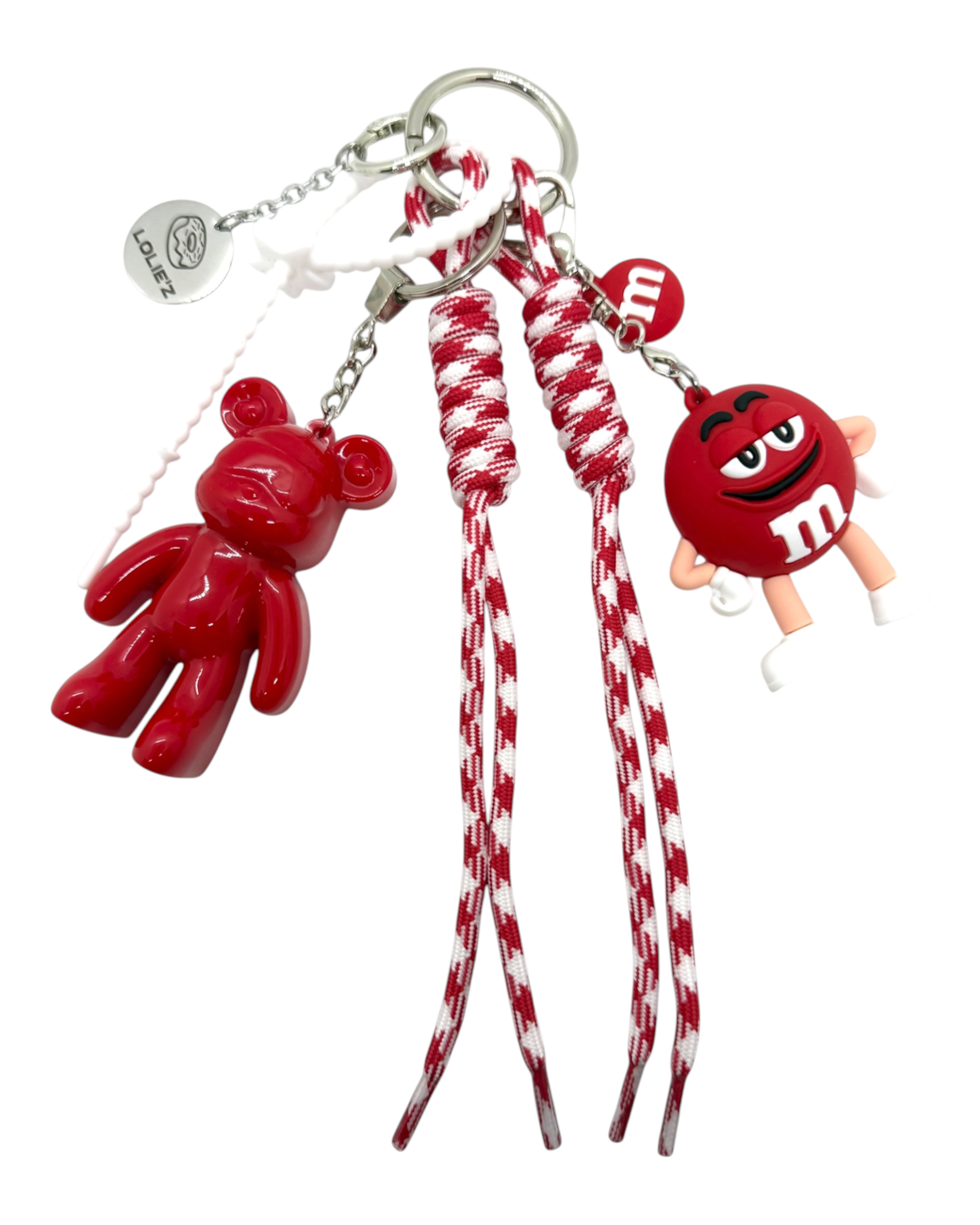 Grigri Sweet Trouble avec Teddy’z rouge glossy en résine époxy, cordons rouges et blancs et accessoires gourmands rouges.