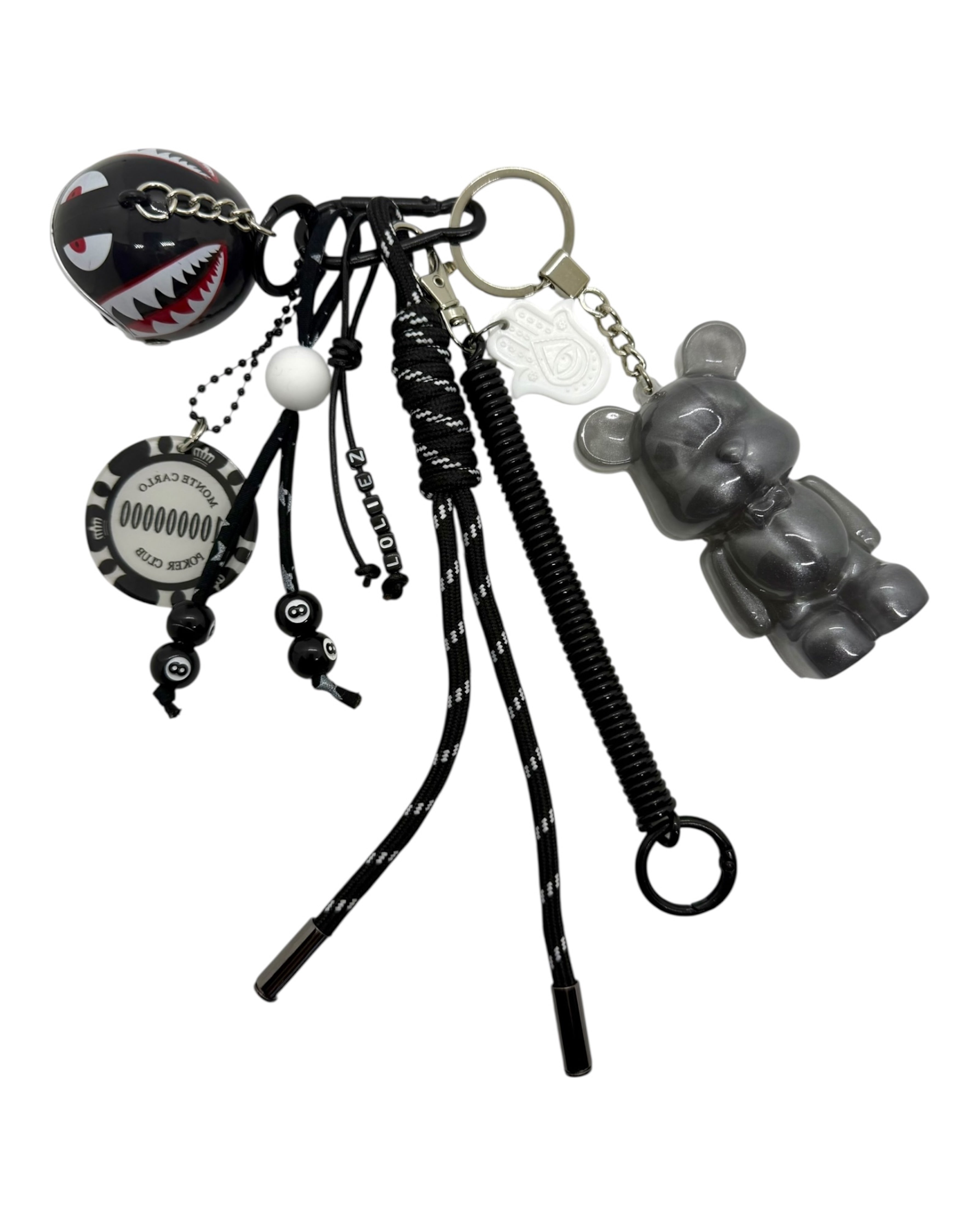 Teddy'z Back to Black fait main en resine epoxy, argent uni avec goodies noir et blanc, jeton et casque, style rock’n’roll, grigri et bijou de sac. Lolie'z