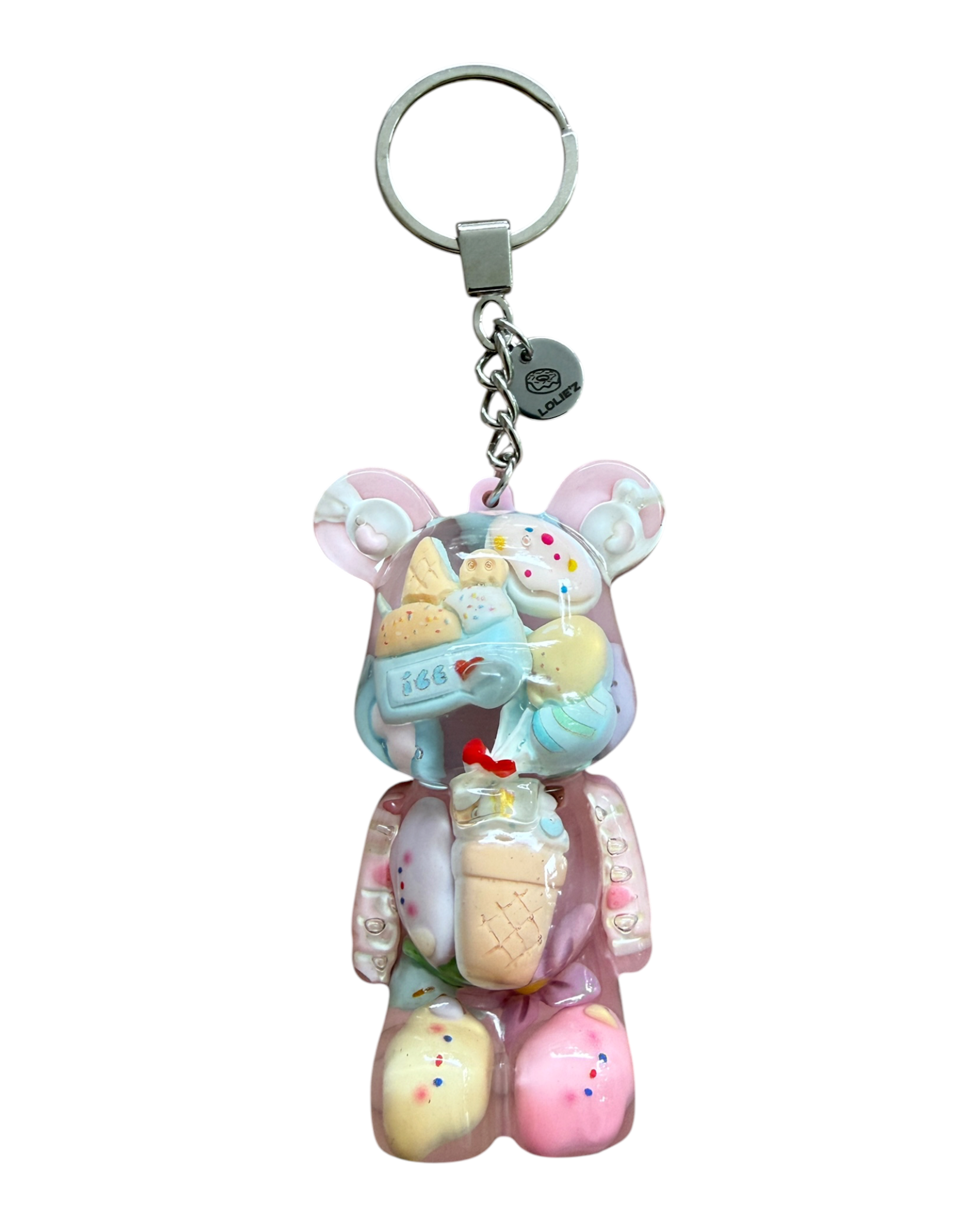 Porte-clés Teddy’z Yummy de Lolie’z, ours gourmand fait main en résine époxy avec glace, douceurs colorées et médaille gravée.