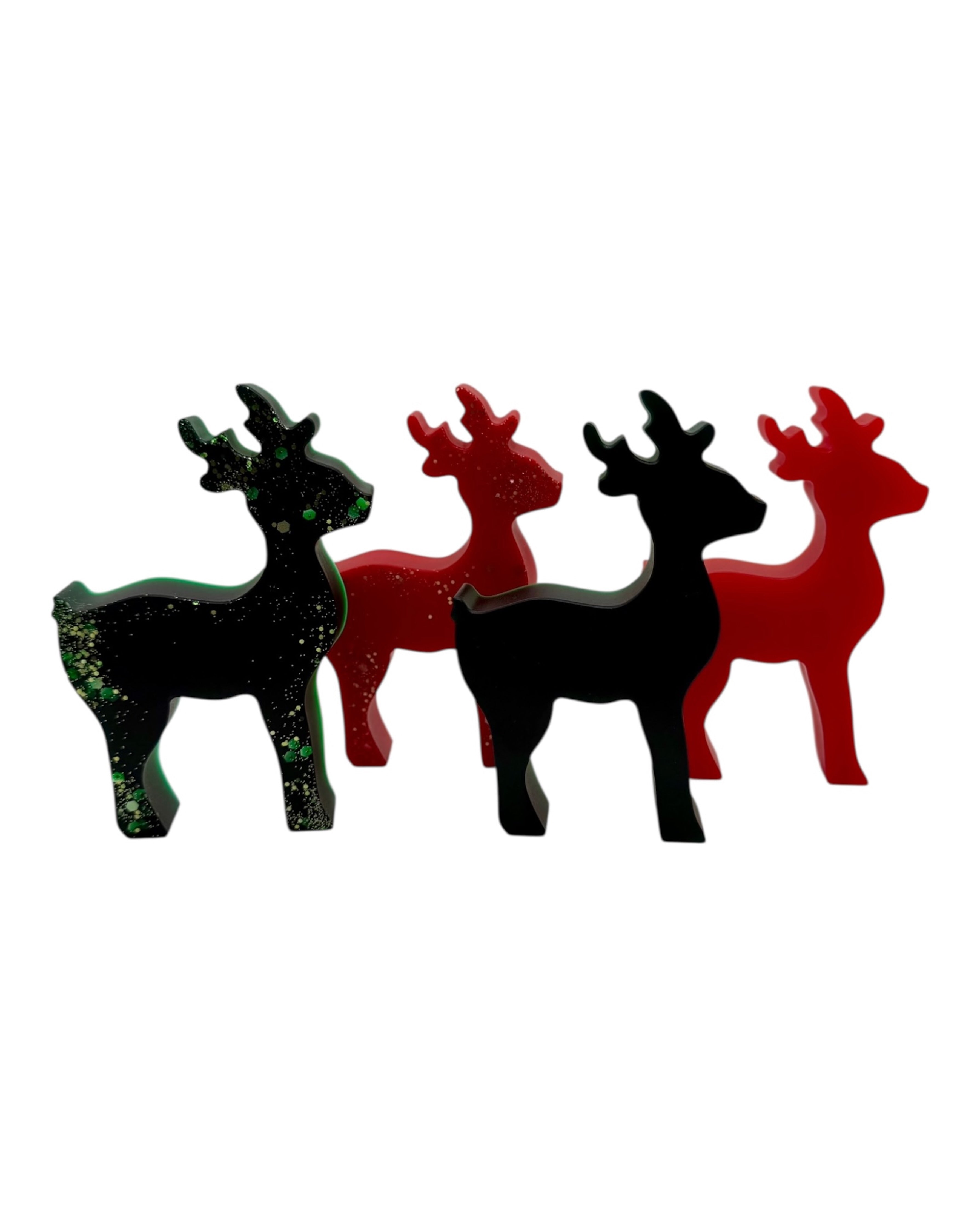 Aux côtés de Sparkle et Jingle, Twinkle by Lolie’z complète le trio en résine époxy : ensemble, ils illuminent tes fêtes