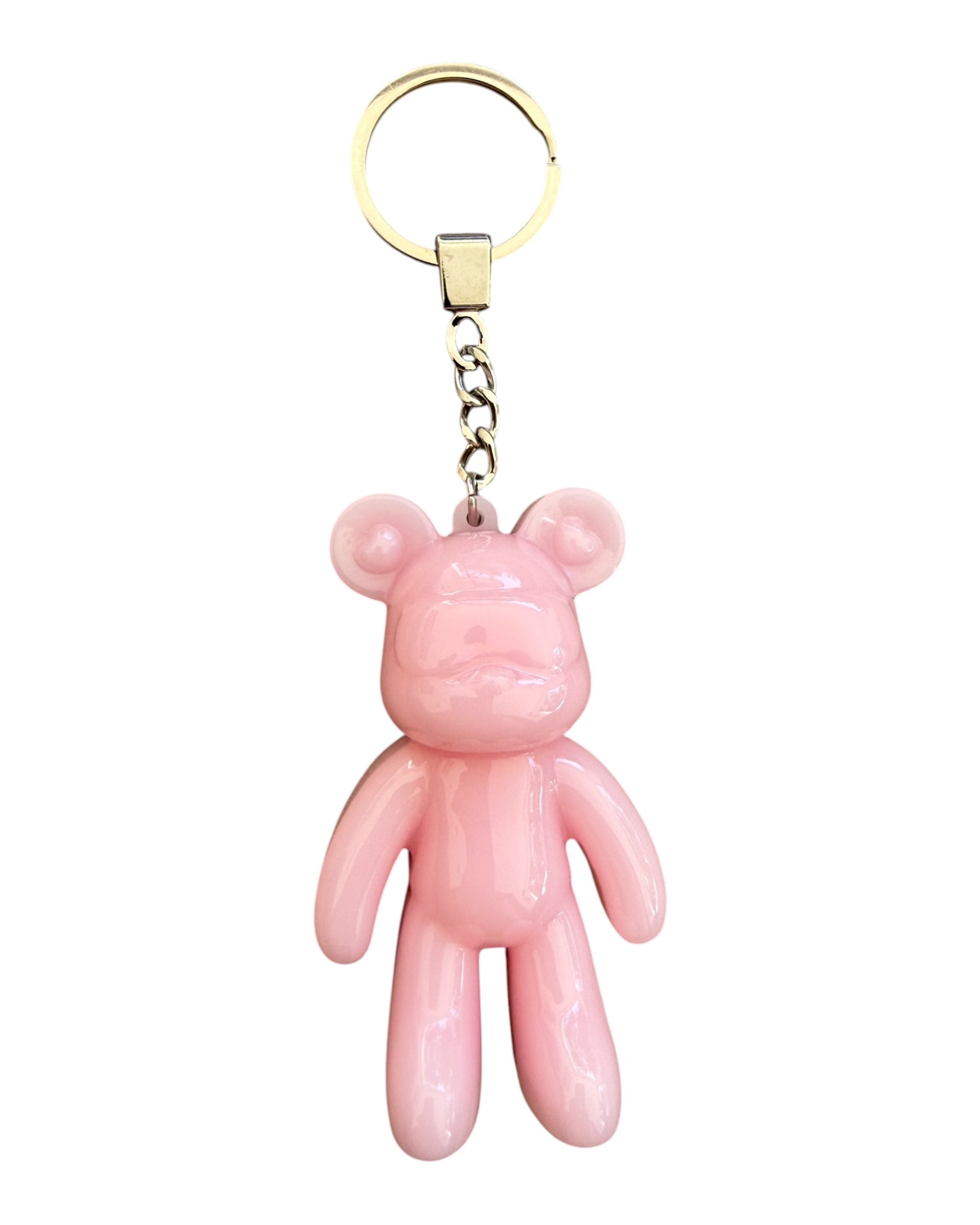 Urban Ted Pink, porte-clés ours rose en résine époxy brillante réalisé à la main, avec finition glossy et reflets lumineux, accessoire coloré pour sac ou trousseau de clés.
