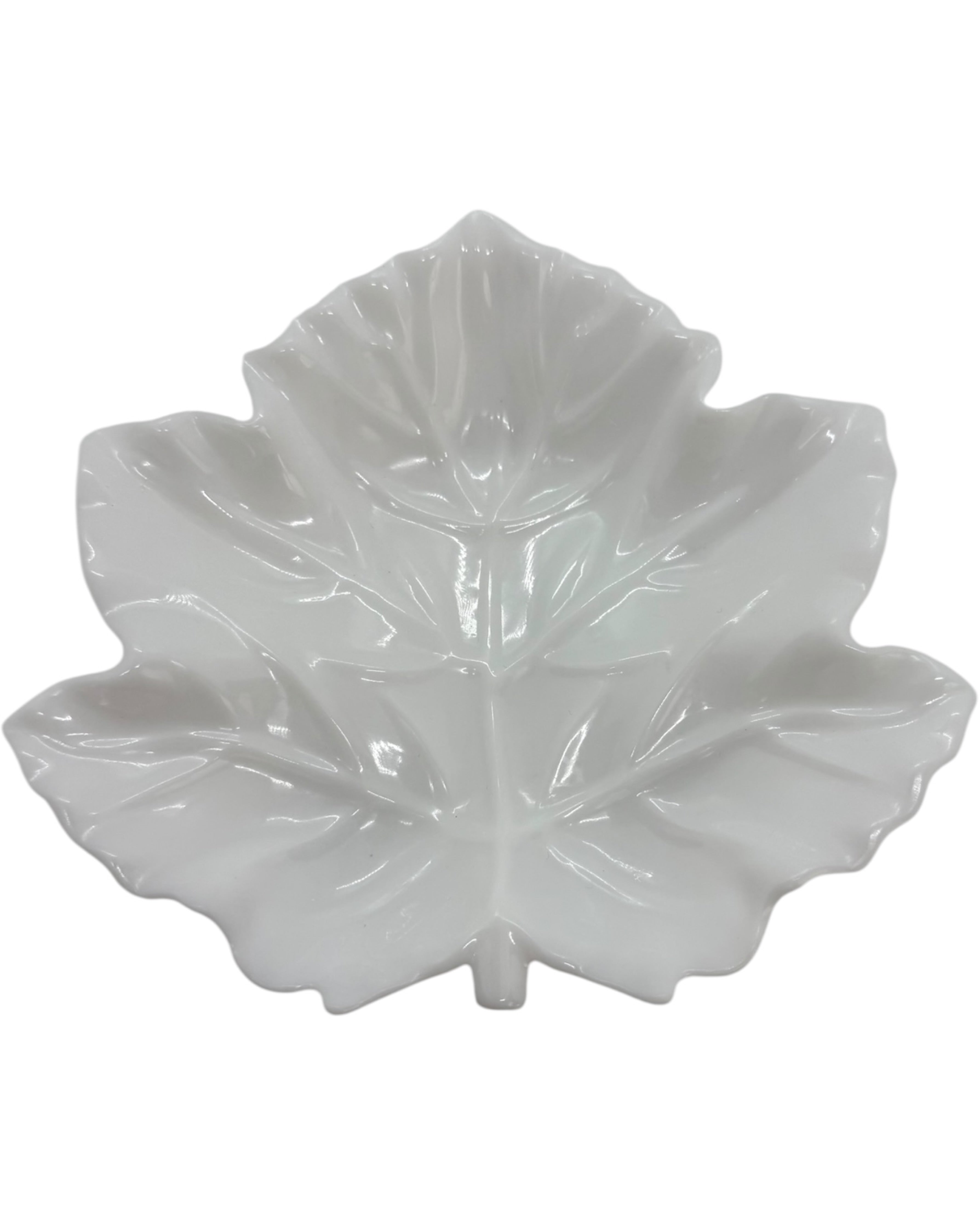 Vide-poche en forme de feuille blanc en résine époxy, idéal pour ranger bijoux, clés ou petits souvenirs. Lolie'z